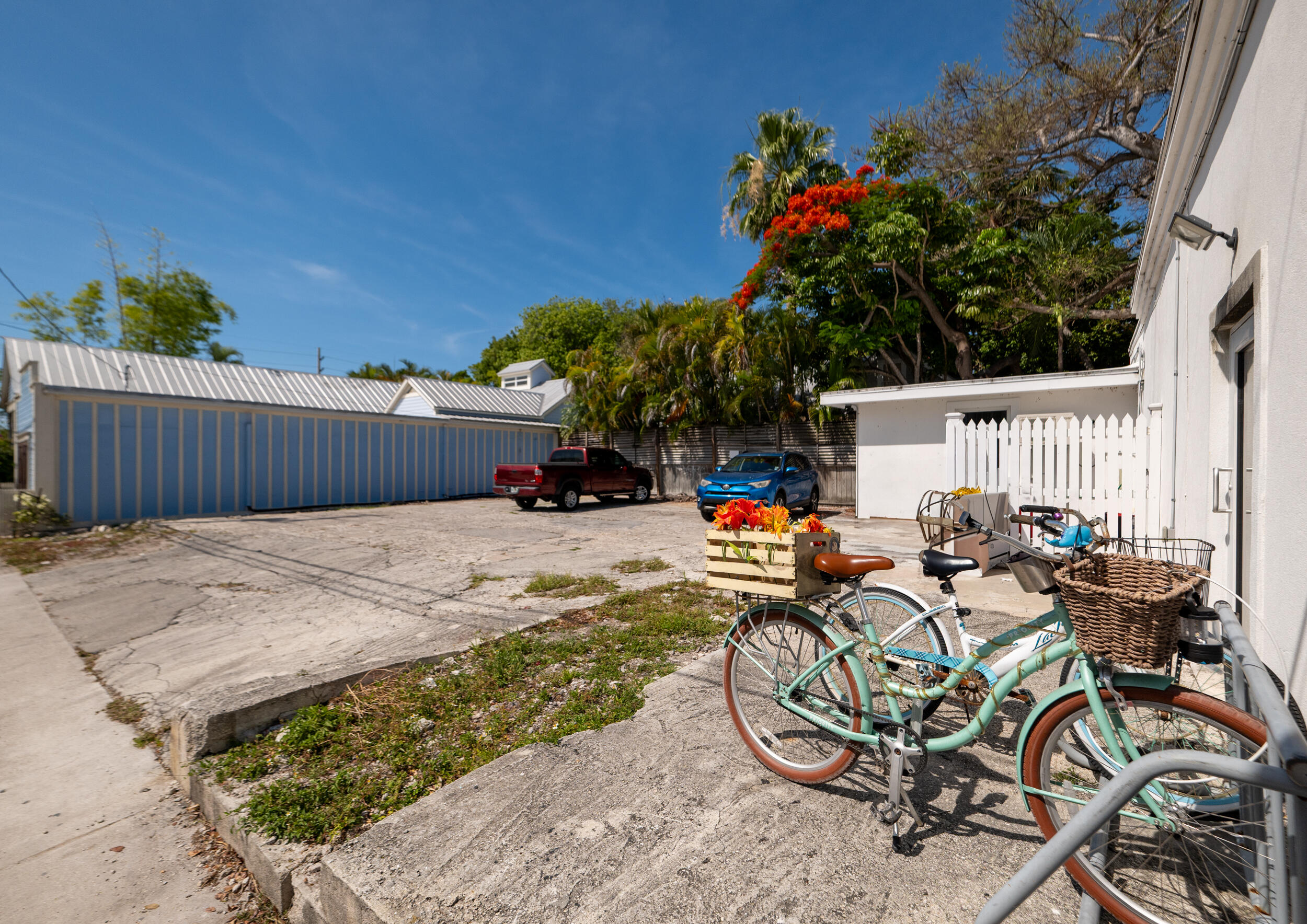 1204 White Street
