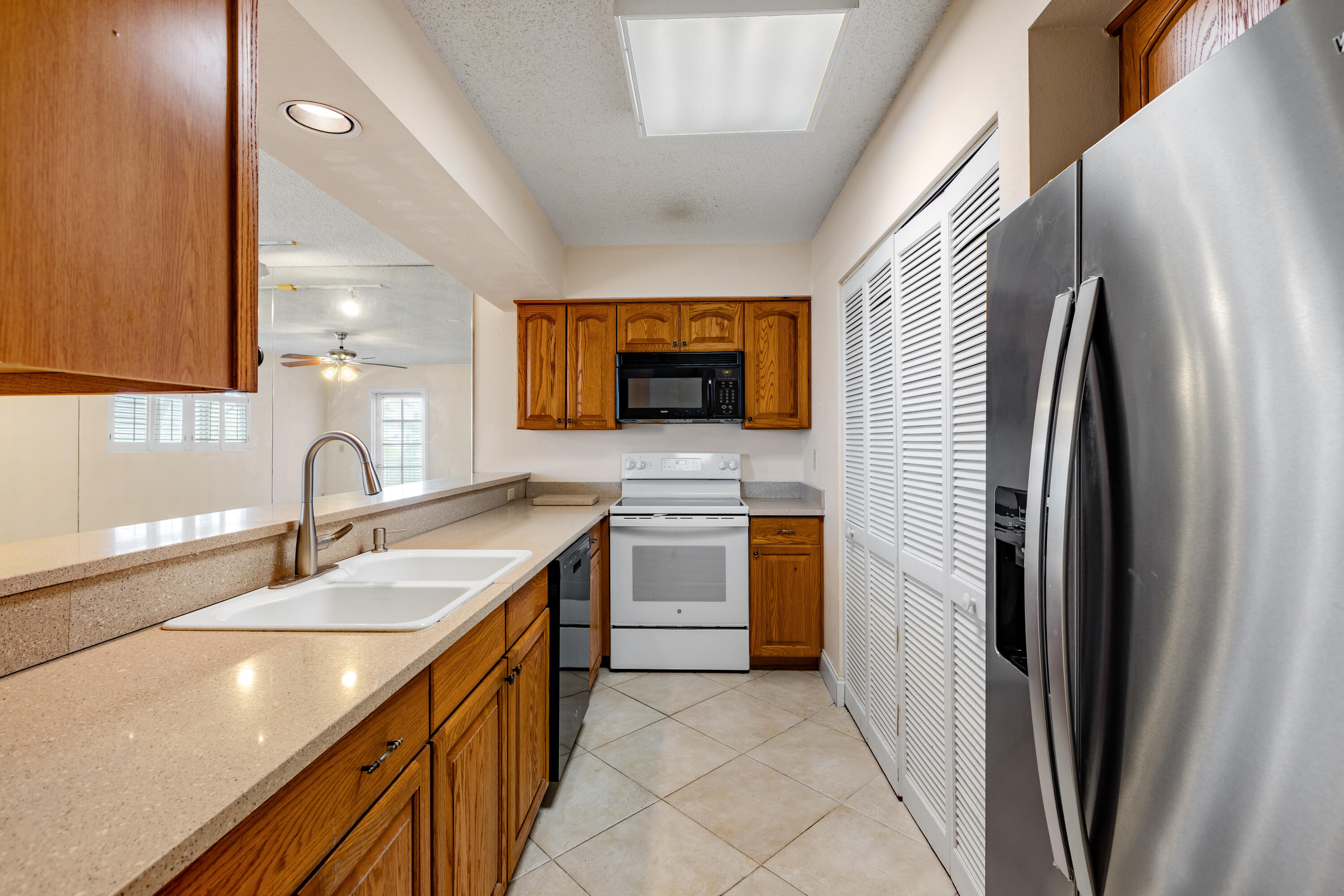 3930 S 3930 Roosevelt Boulevard Unit: N302