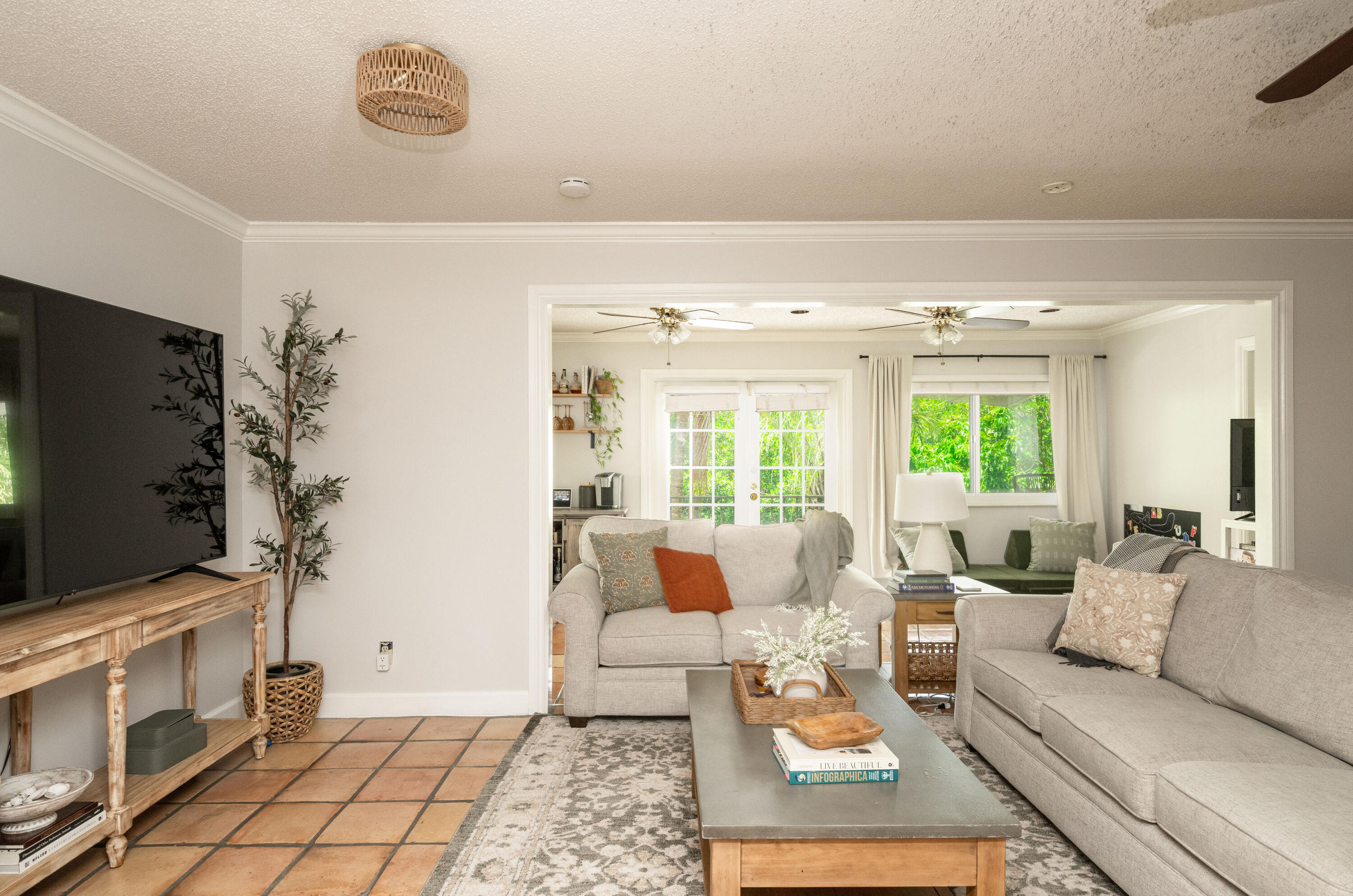 2811 Venetian Drive
