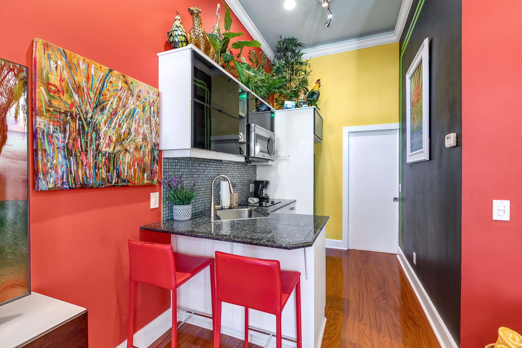 422 Amelia Street Unit: L6