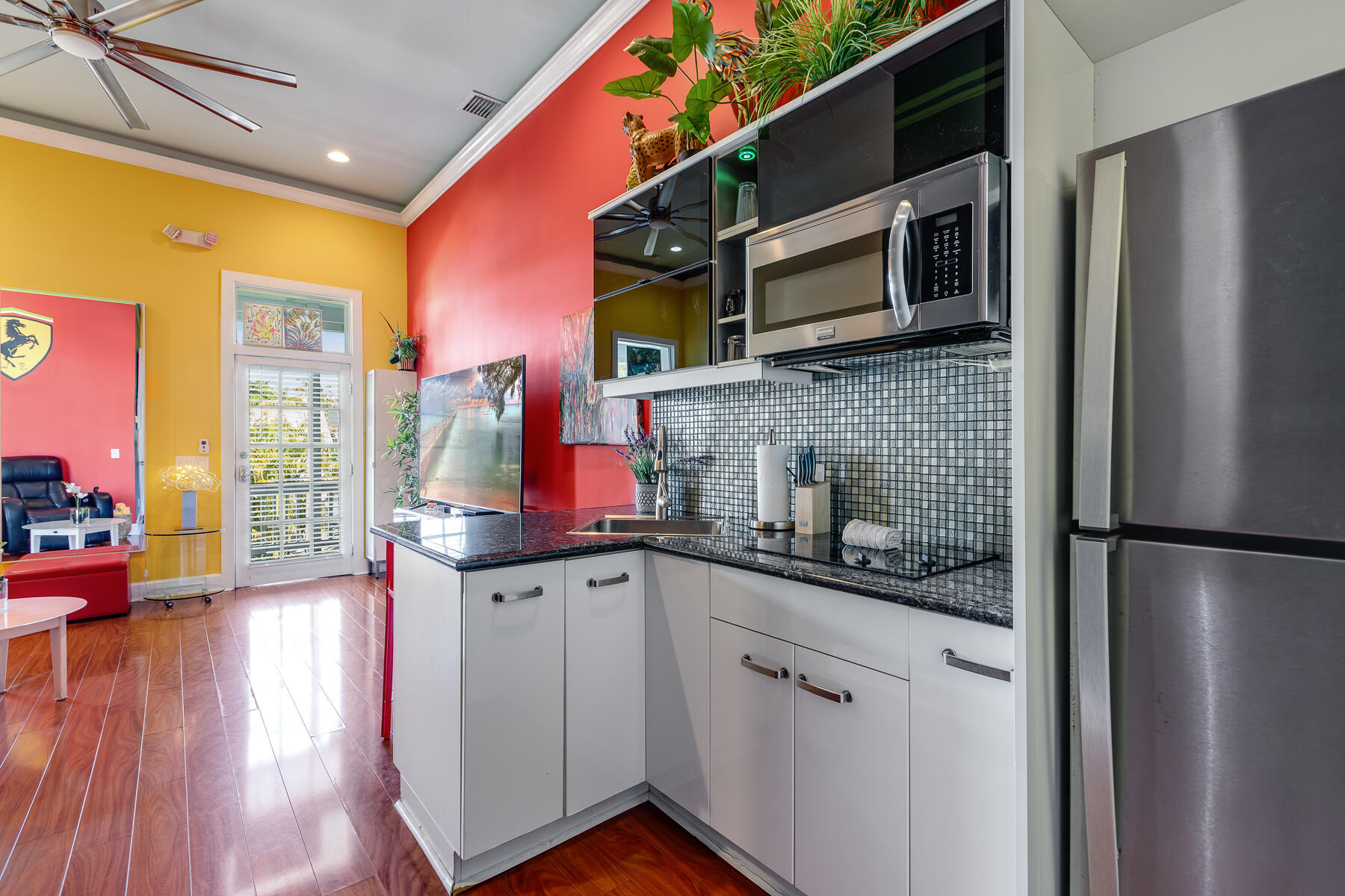 422 Amelia Street Unit: L6