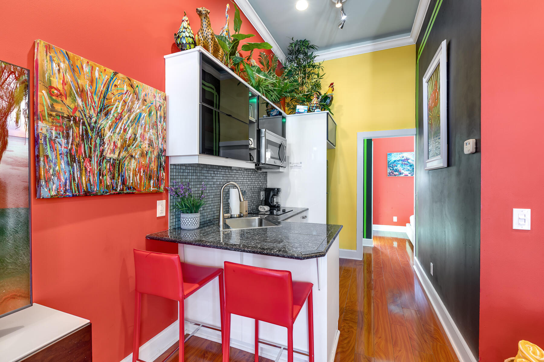 422 Amelia Street Unit: L6