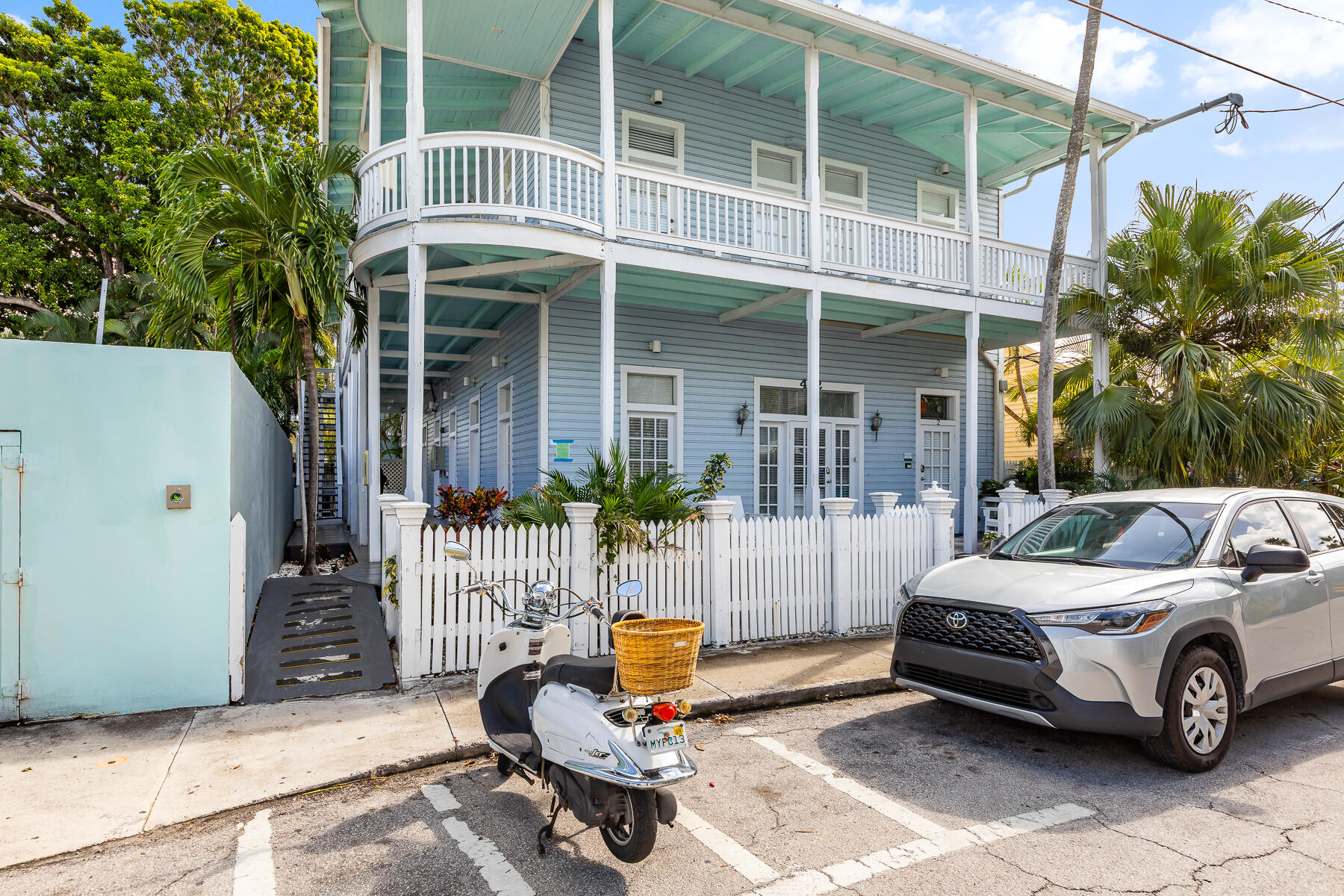 422 Amelia Street Unit: L6