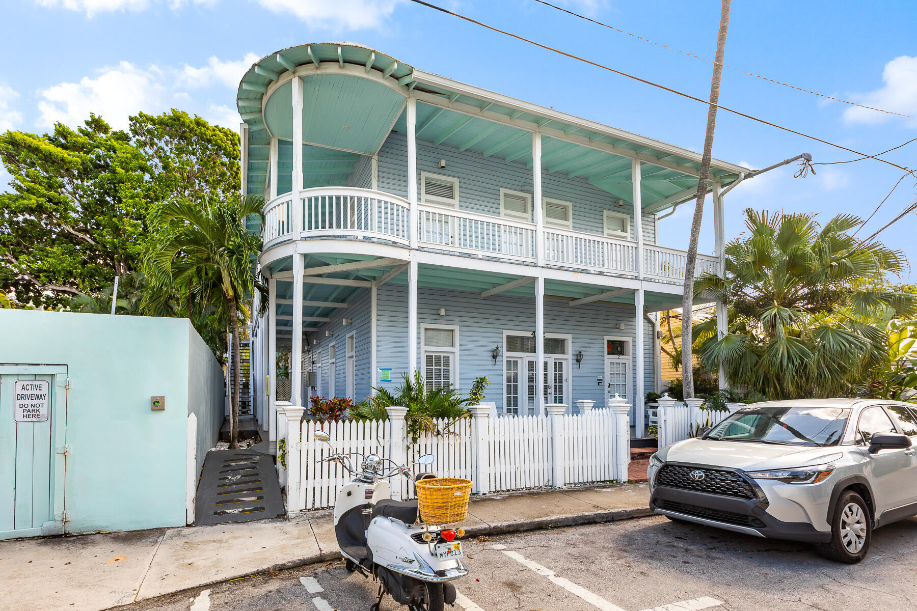 422 Amelia Street Unit: L6