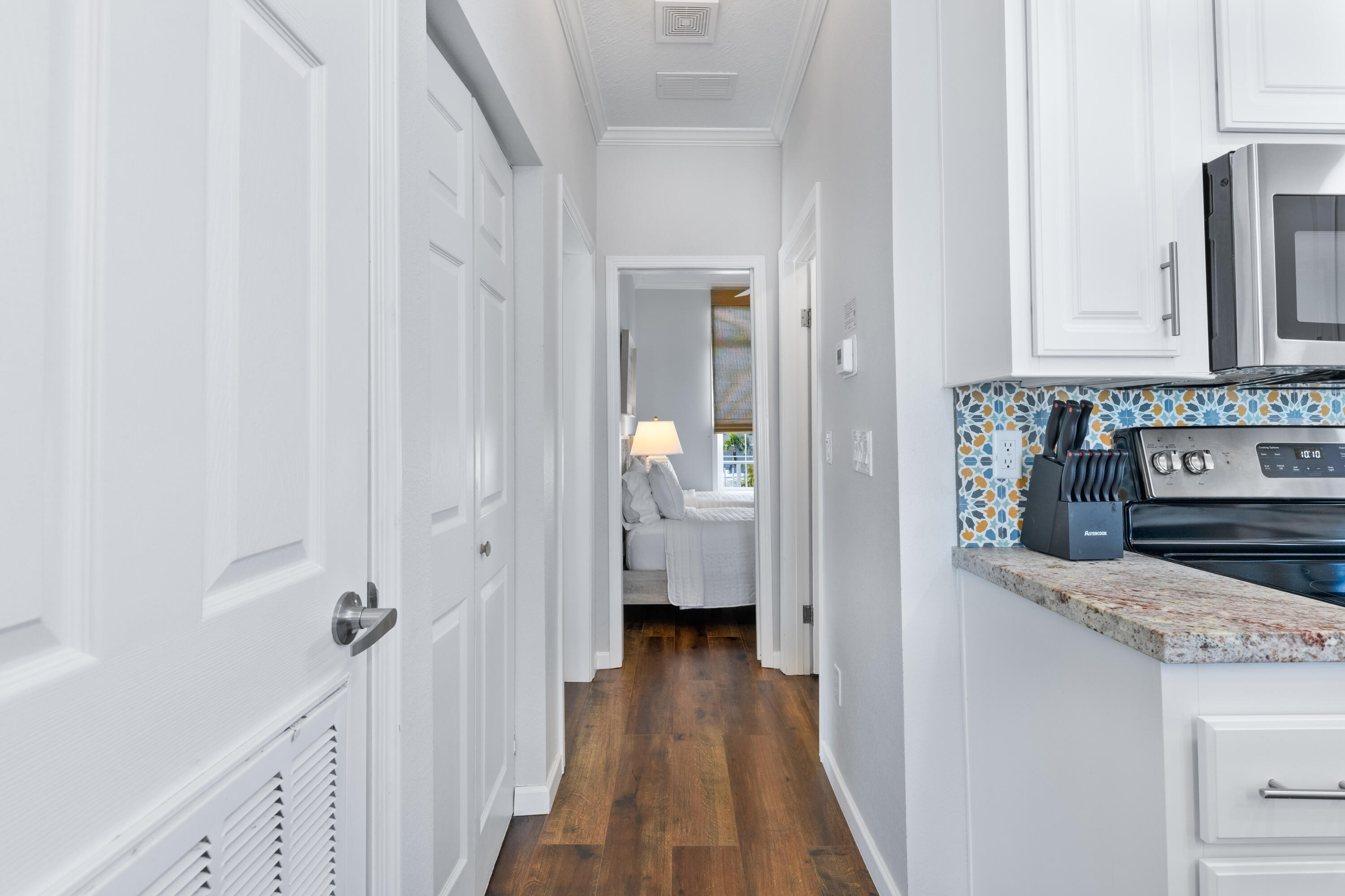 701 Spanish Main Drive Unit: 221