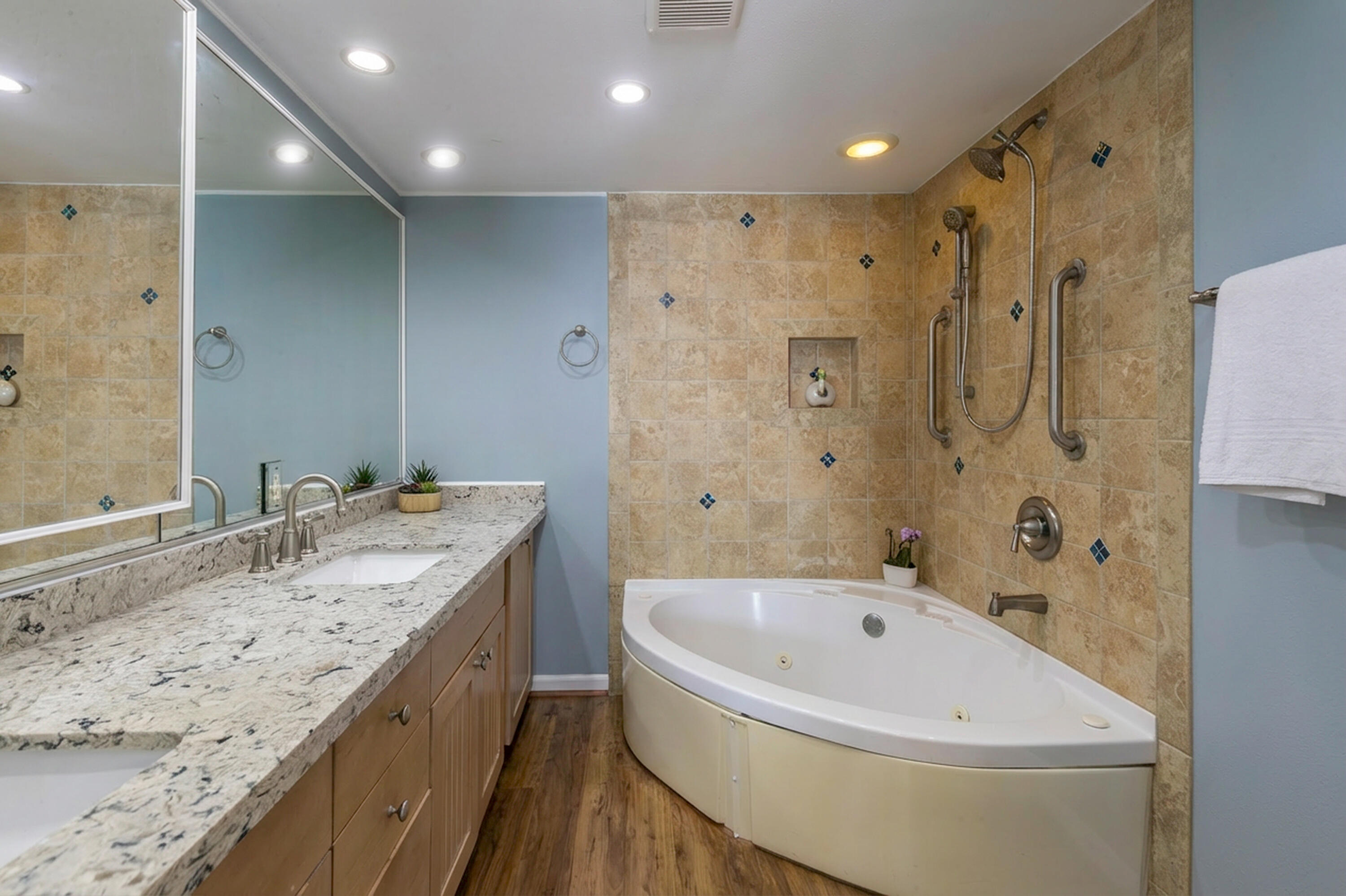 1901 S Roosevelt Boulevard Unit: 208E