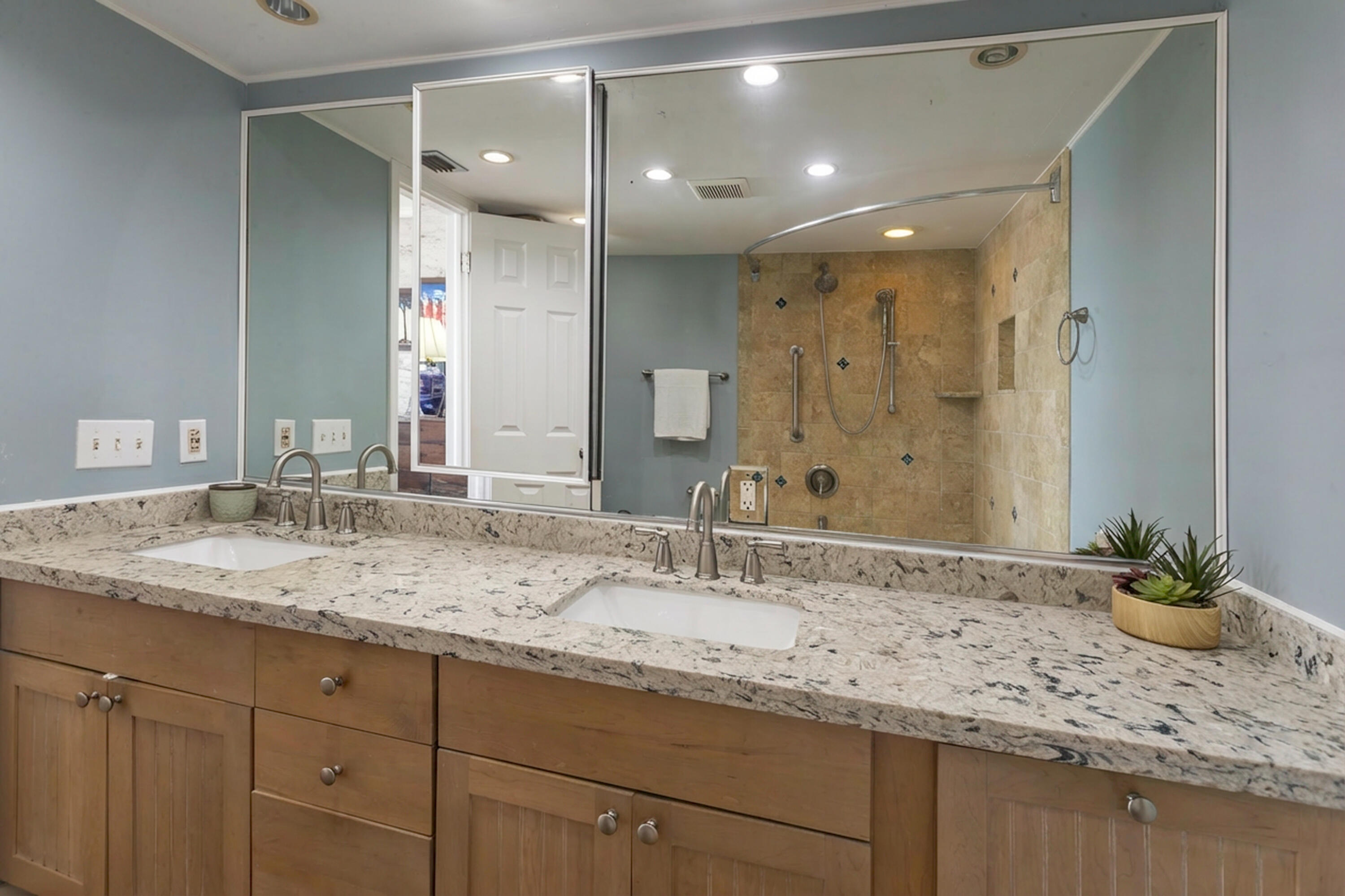 1901 S Roosevelt Boulevard Unit: 208E