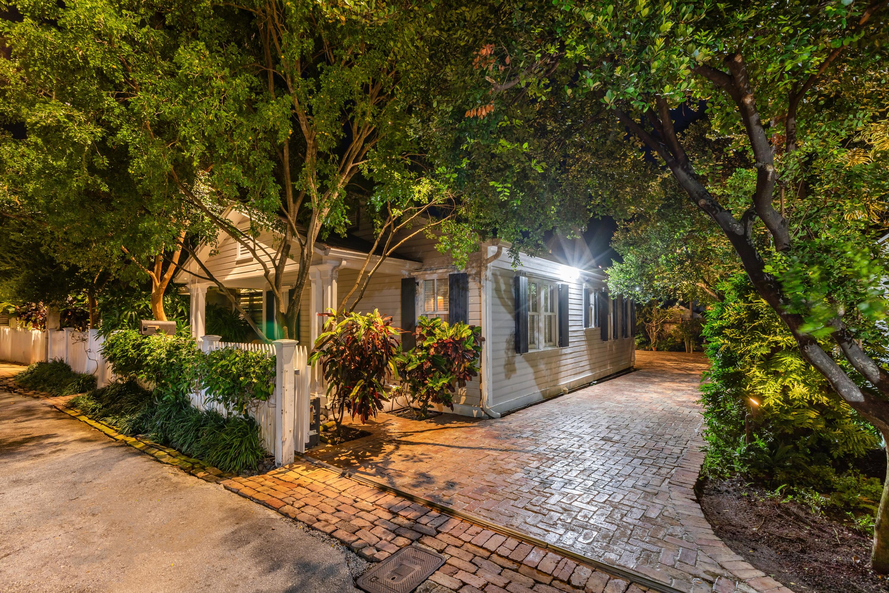 910-914 Watson Street