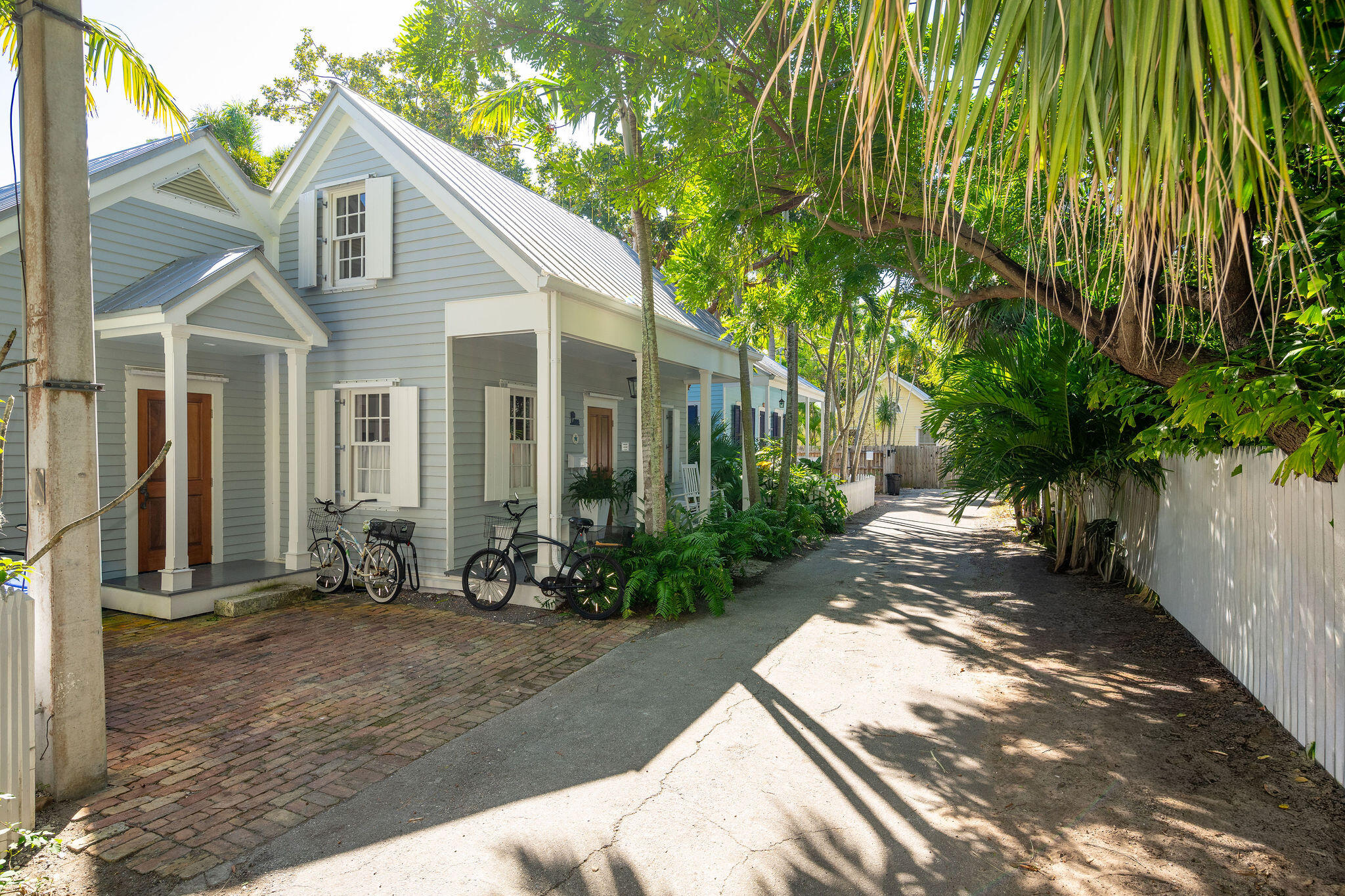808 Carey Lane