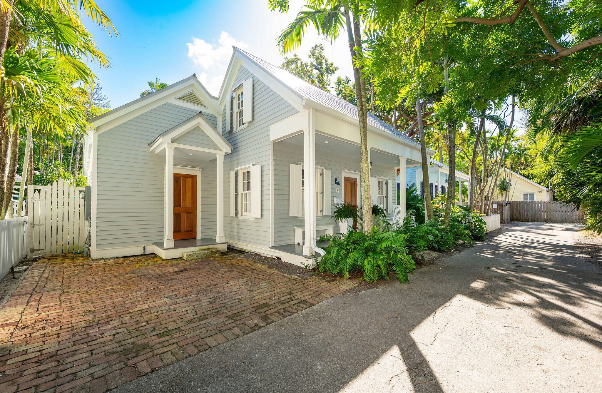 808 Carey Lane