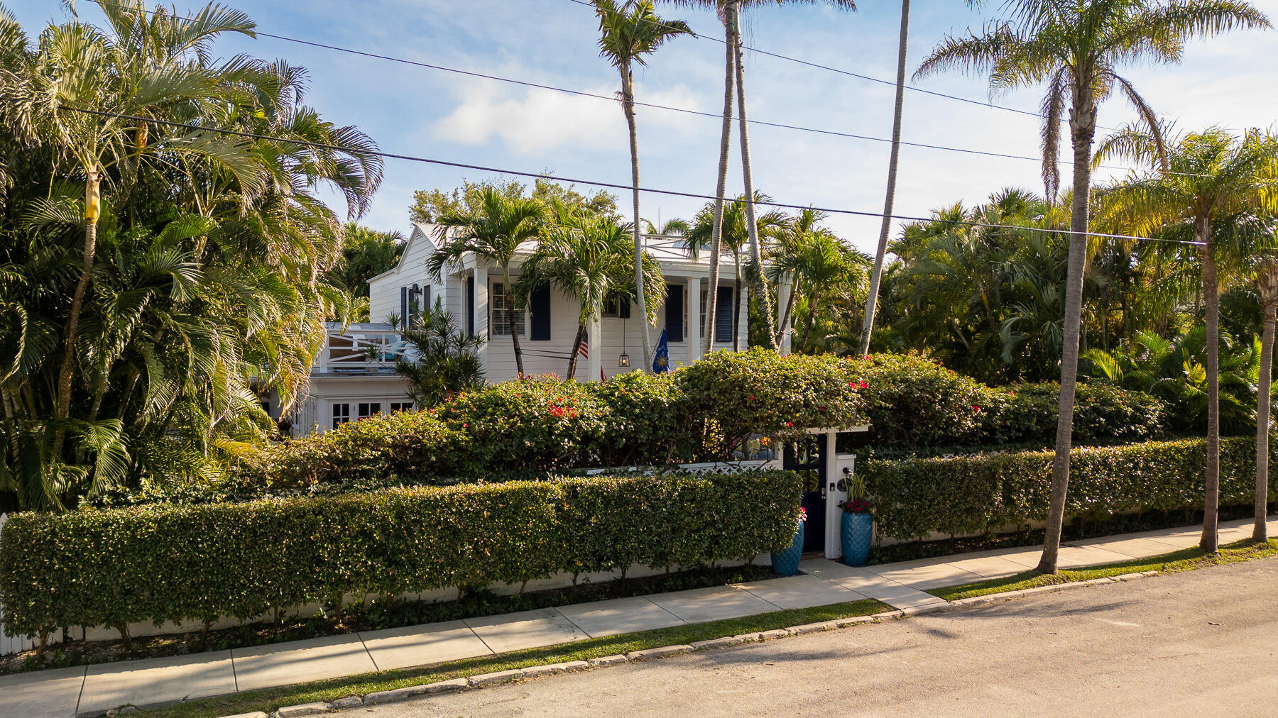 906 Johnson Street