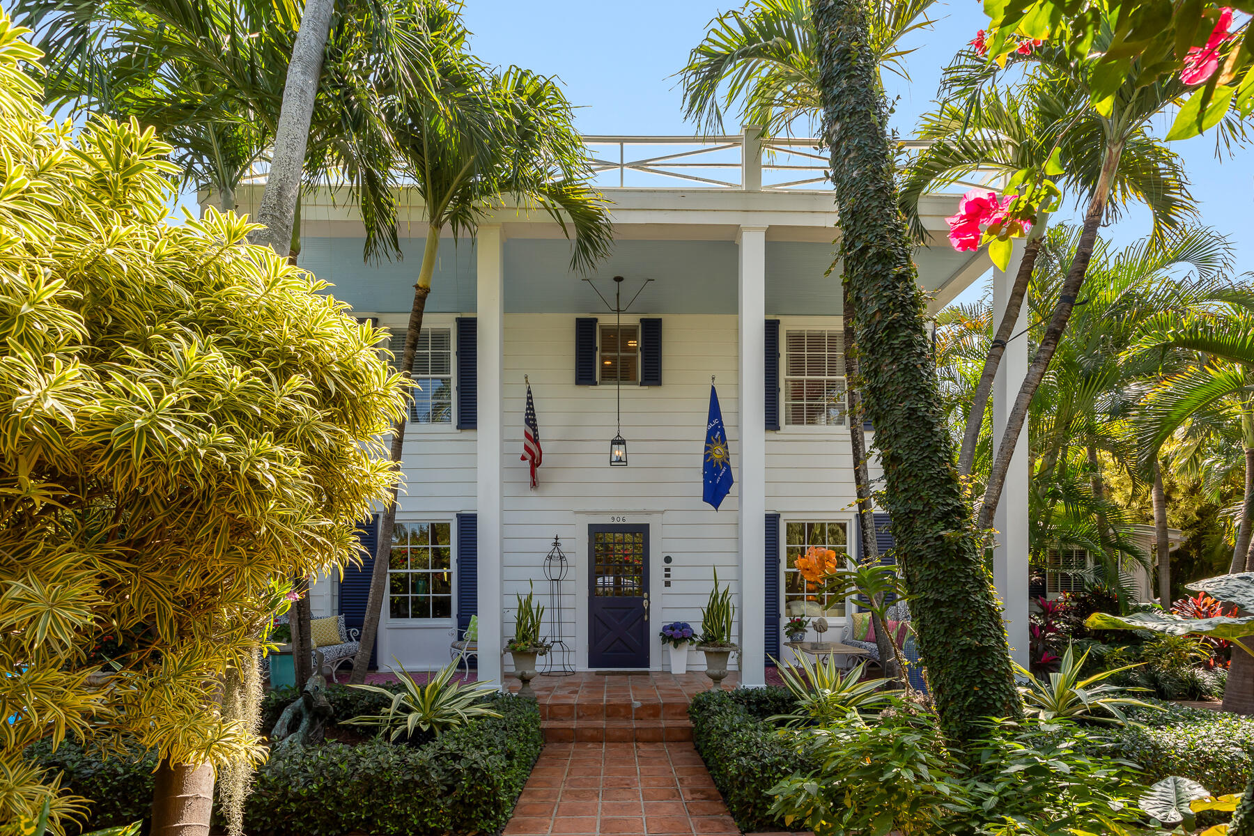 906 Johnson Street