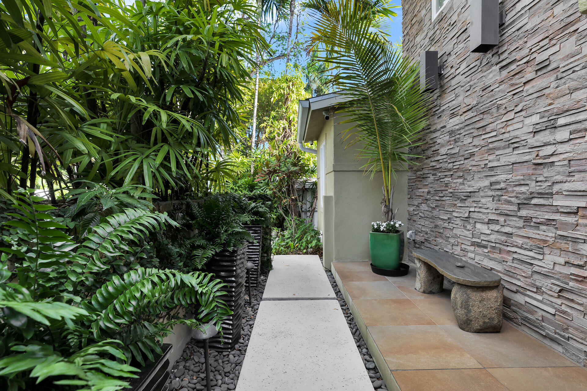 1320 Grinnell Street