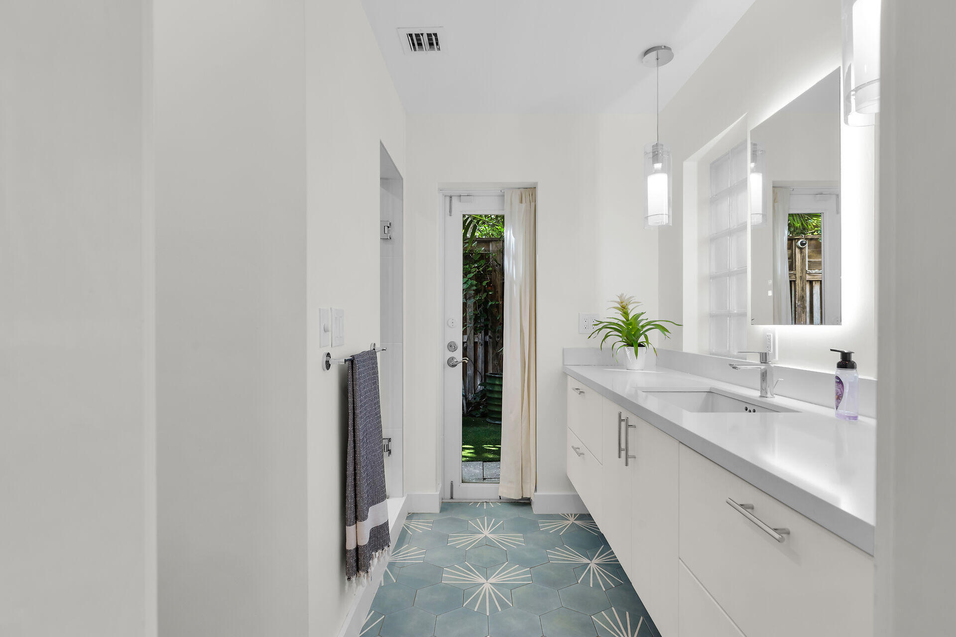 1320 Grinnell Street