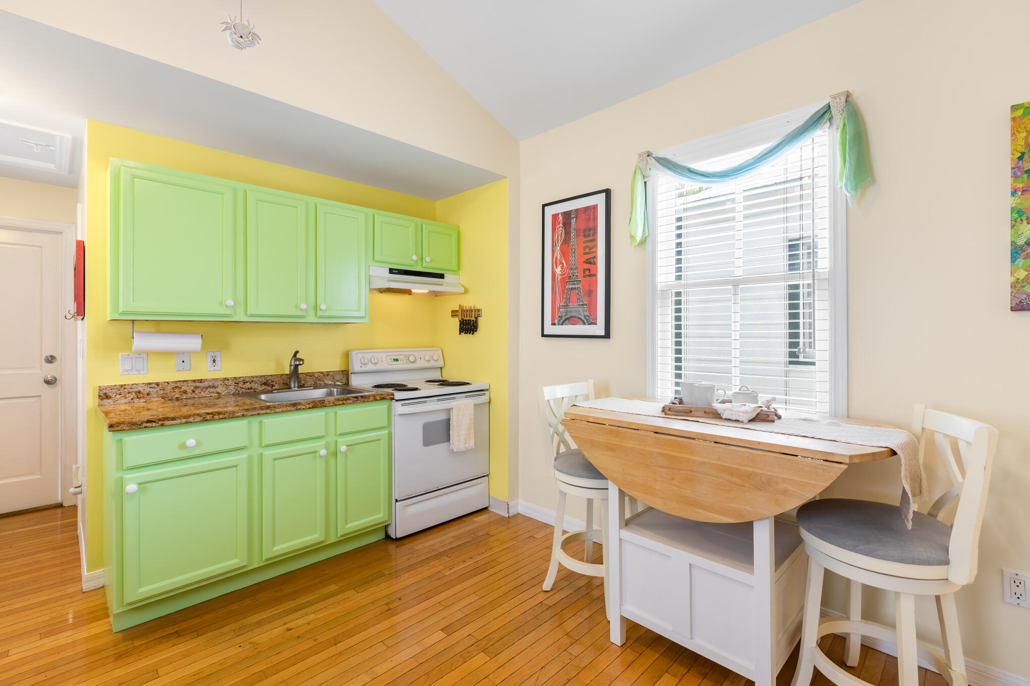 308 Margaret Street 3