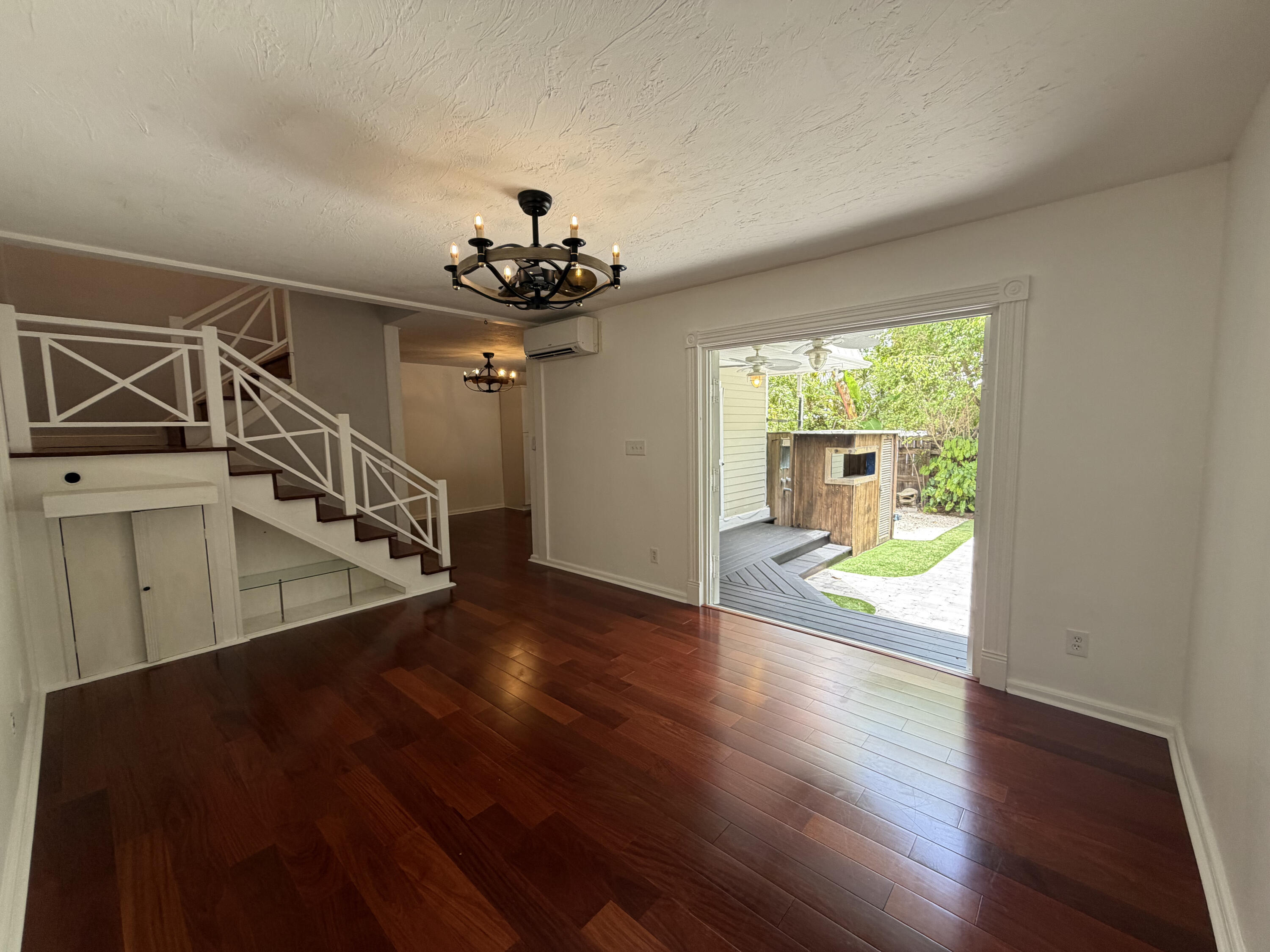 3318 Harriet Avenue