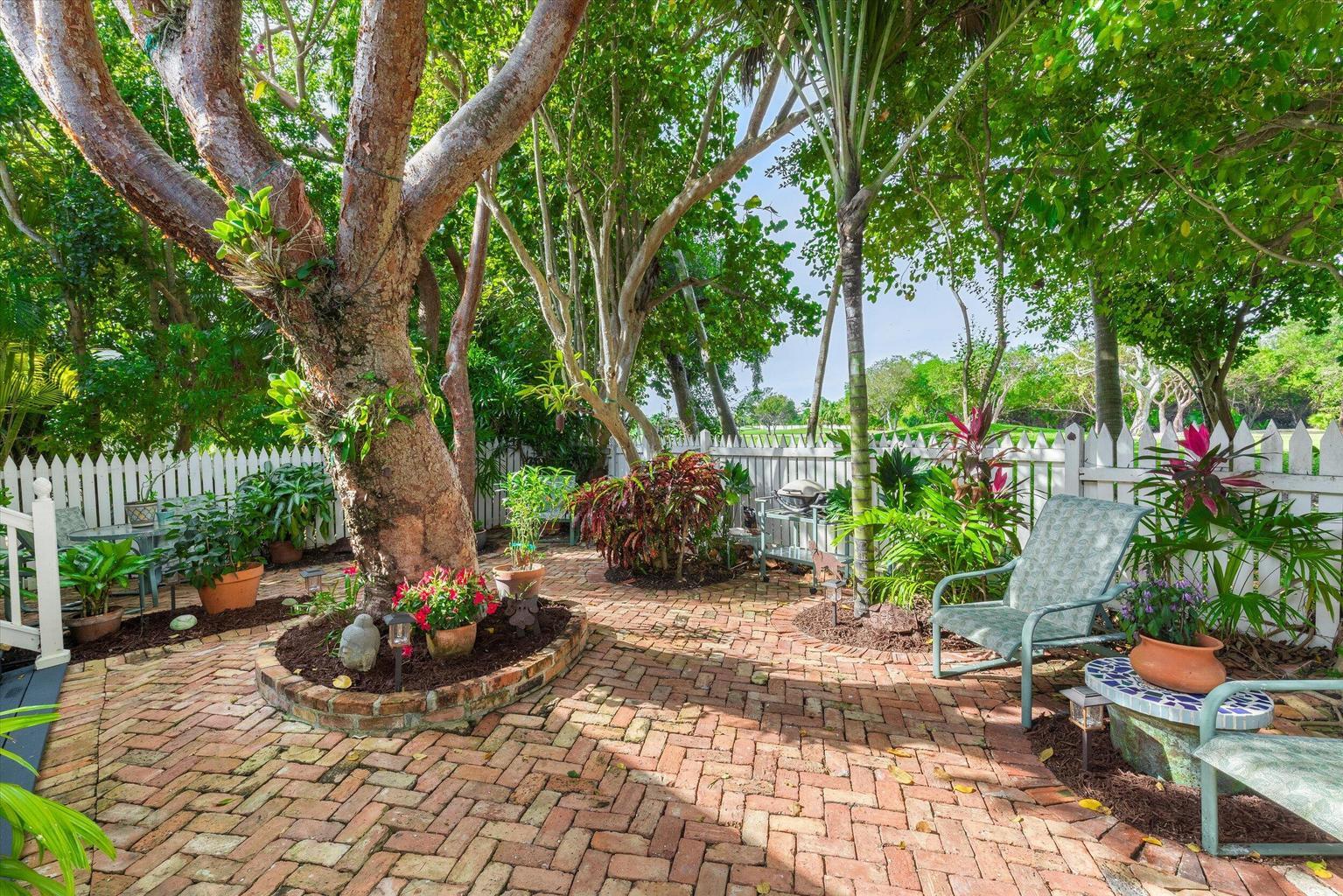 26 Spoonbill Way