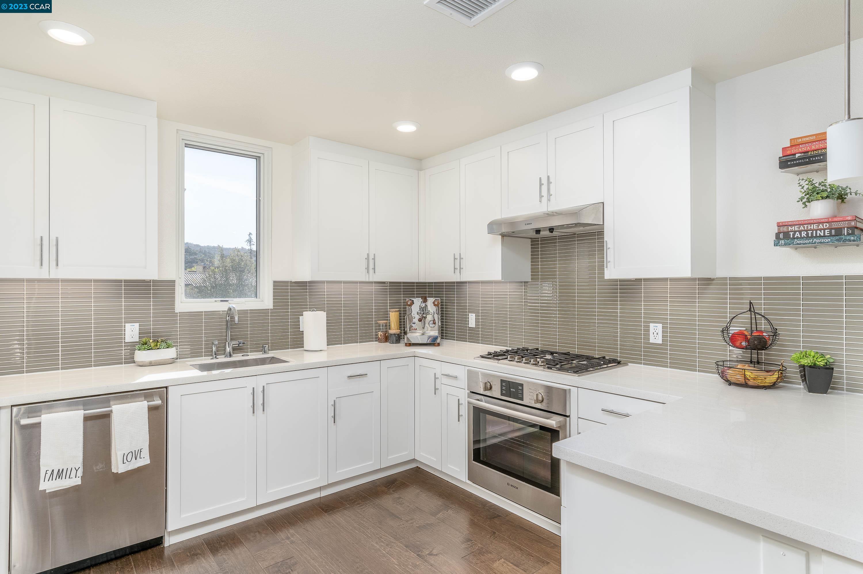 657 Walnut St # 534
