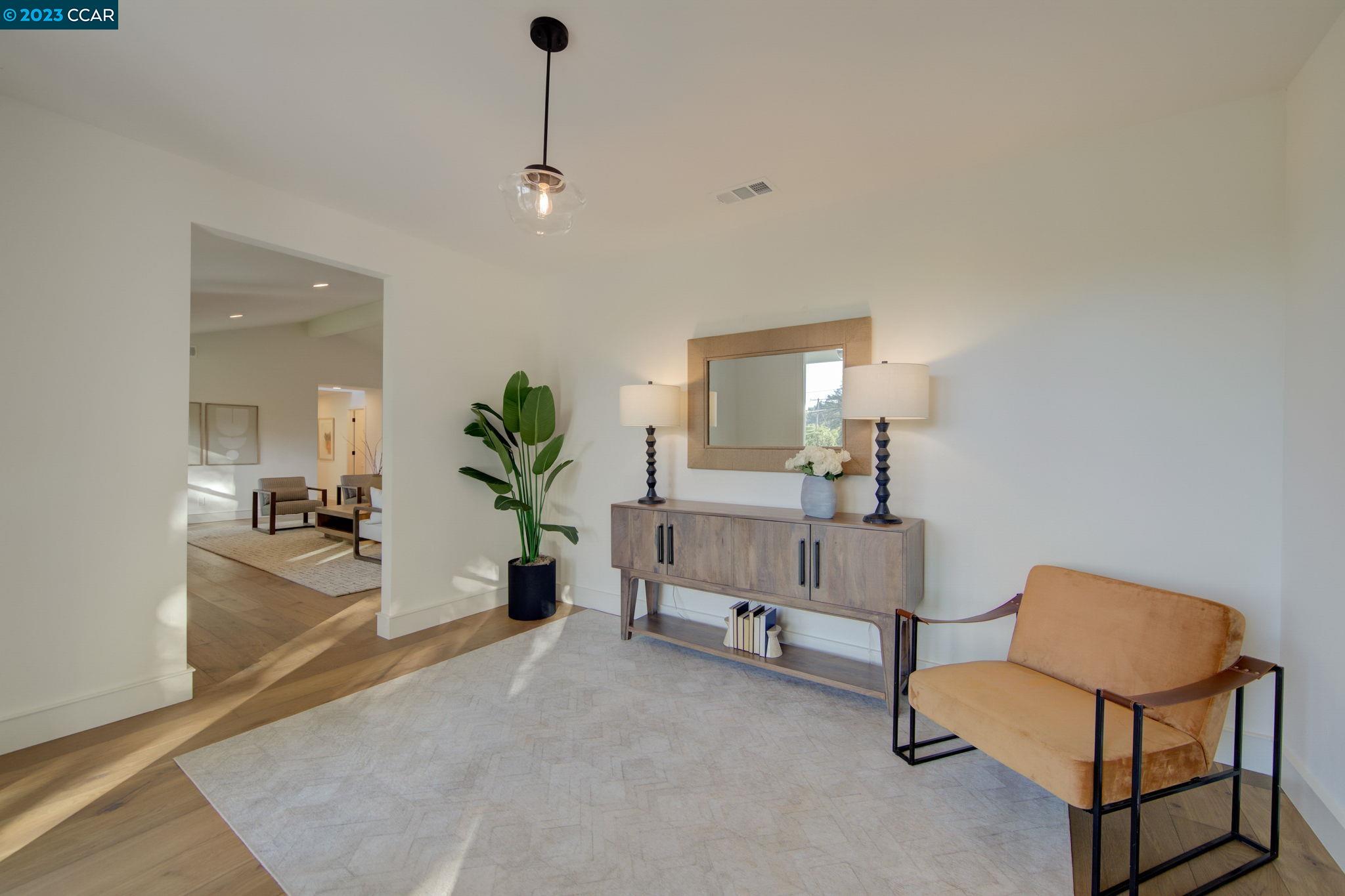 7 Bel Air Dr