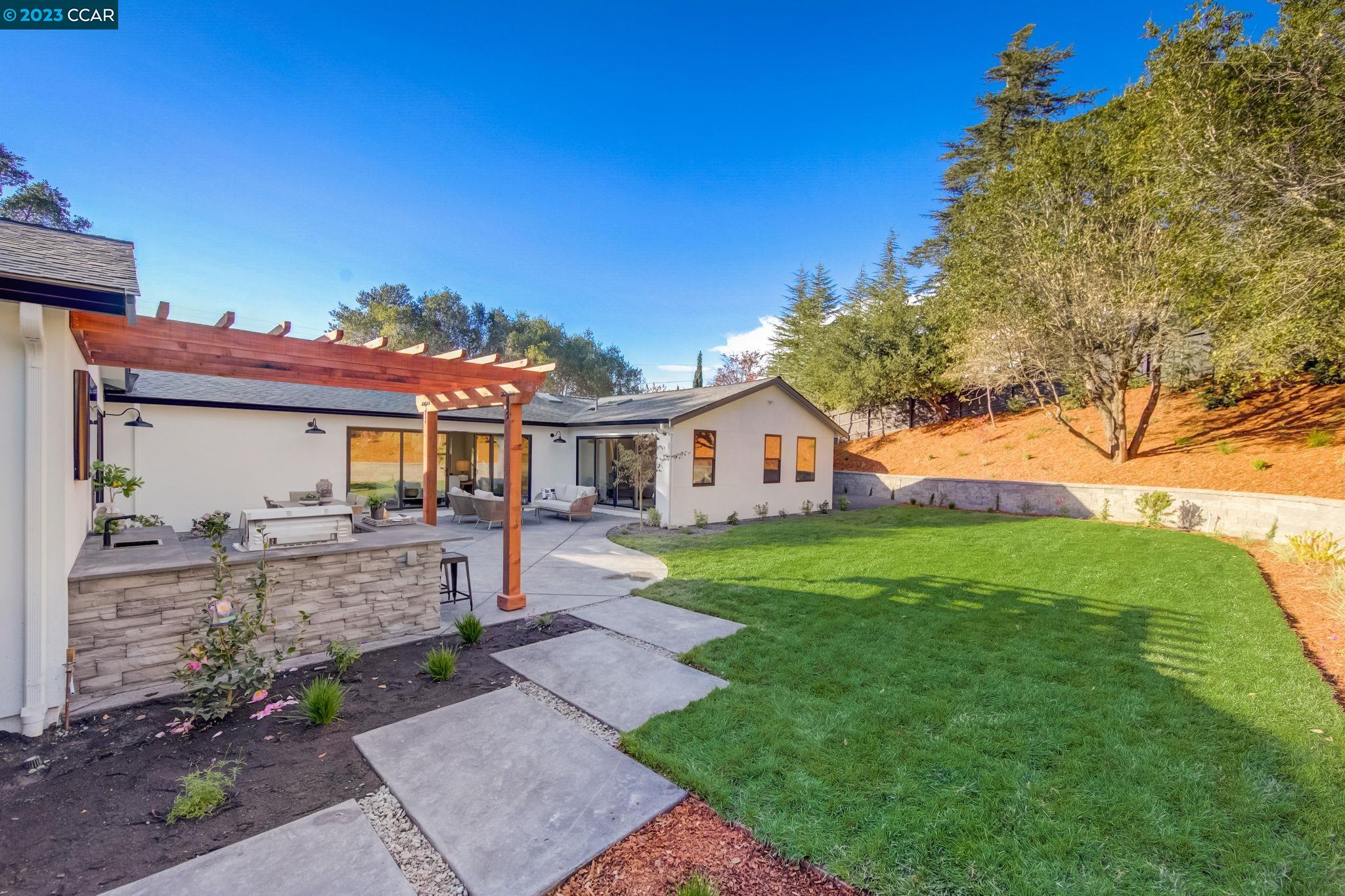 7 Bel Air Dr