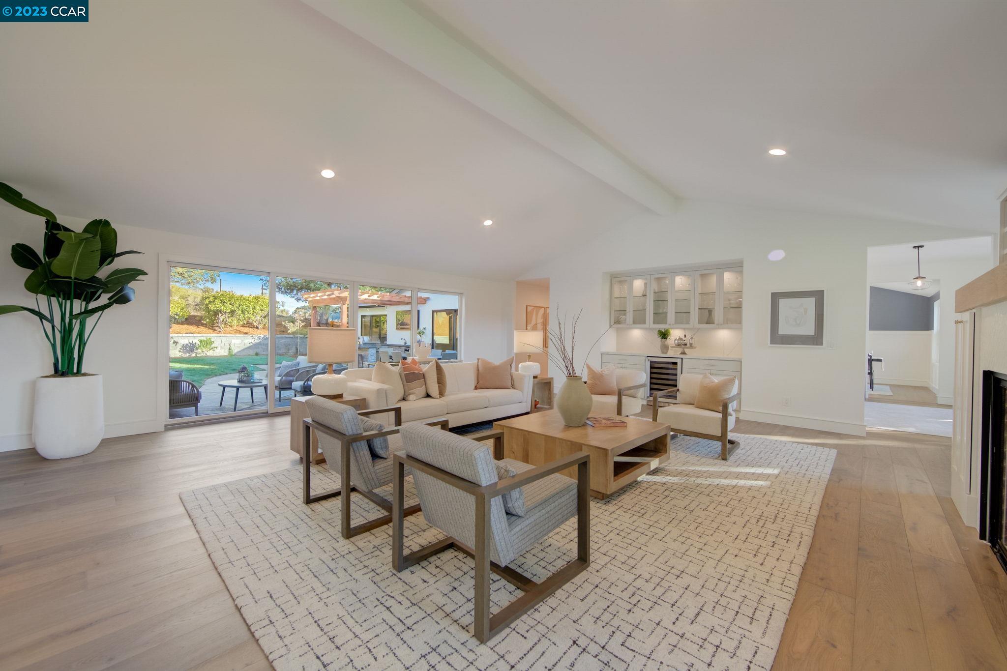 7 Bel Air Dr