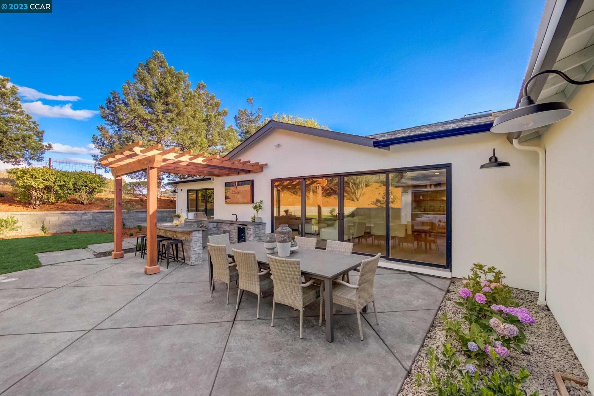7 Bel Air Dr