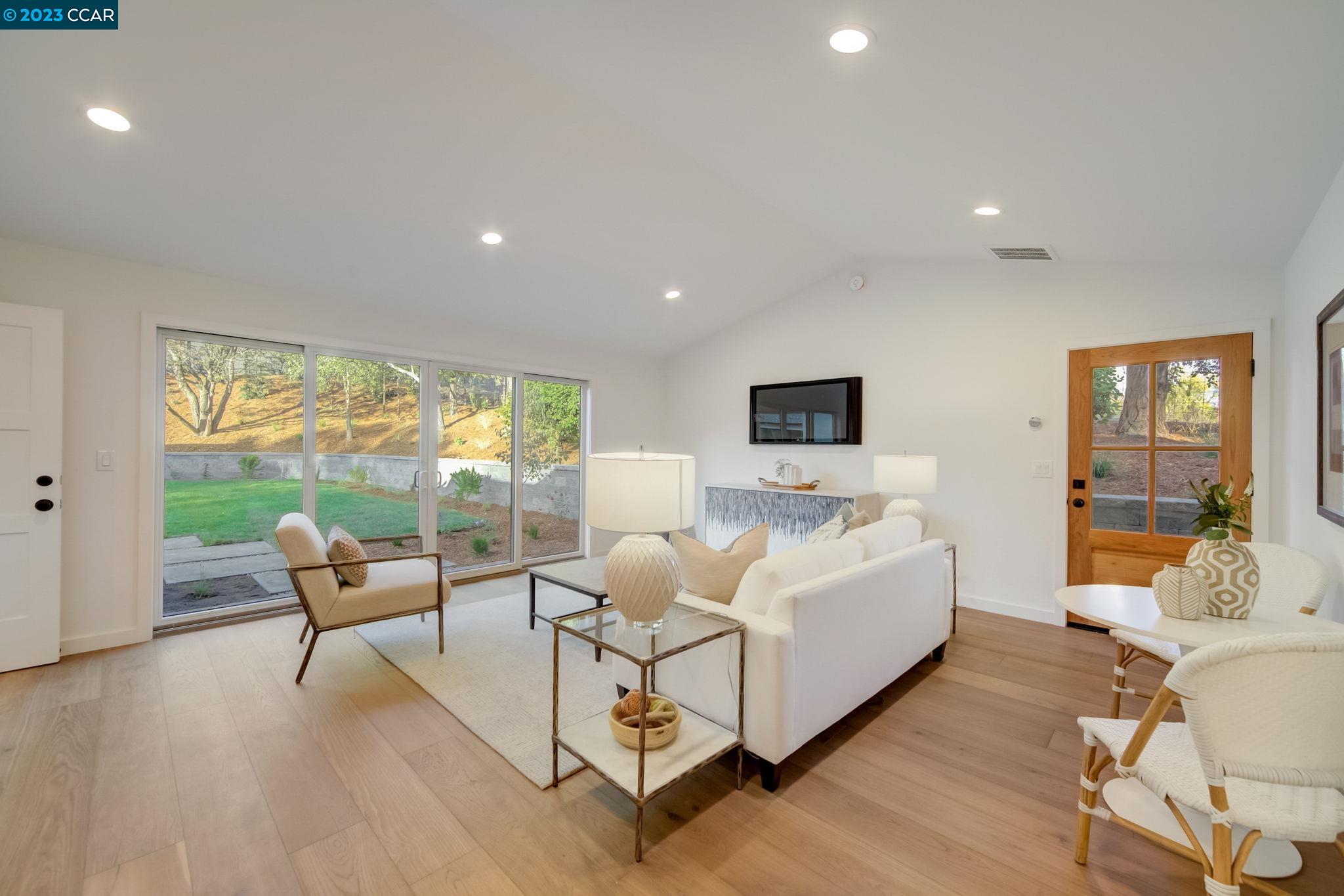 7 Bel Air Dr