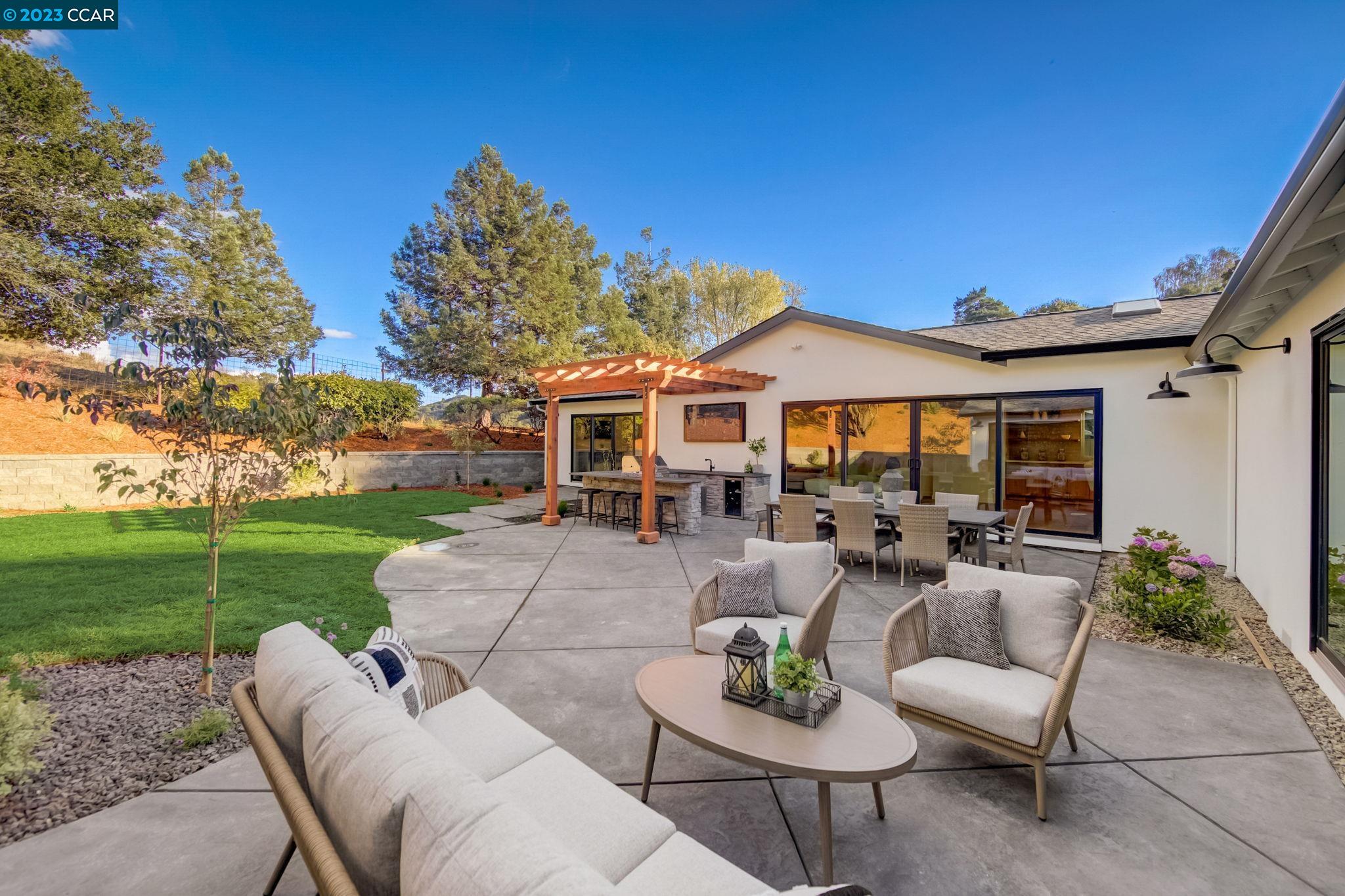 7 Bel Air Dr