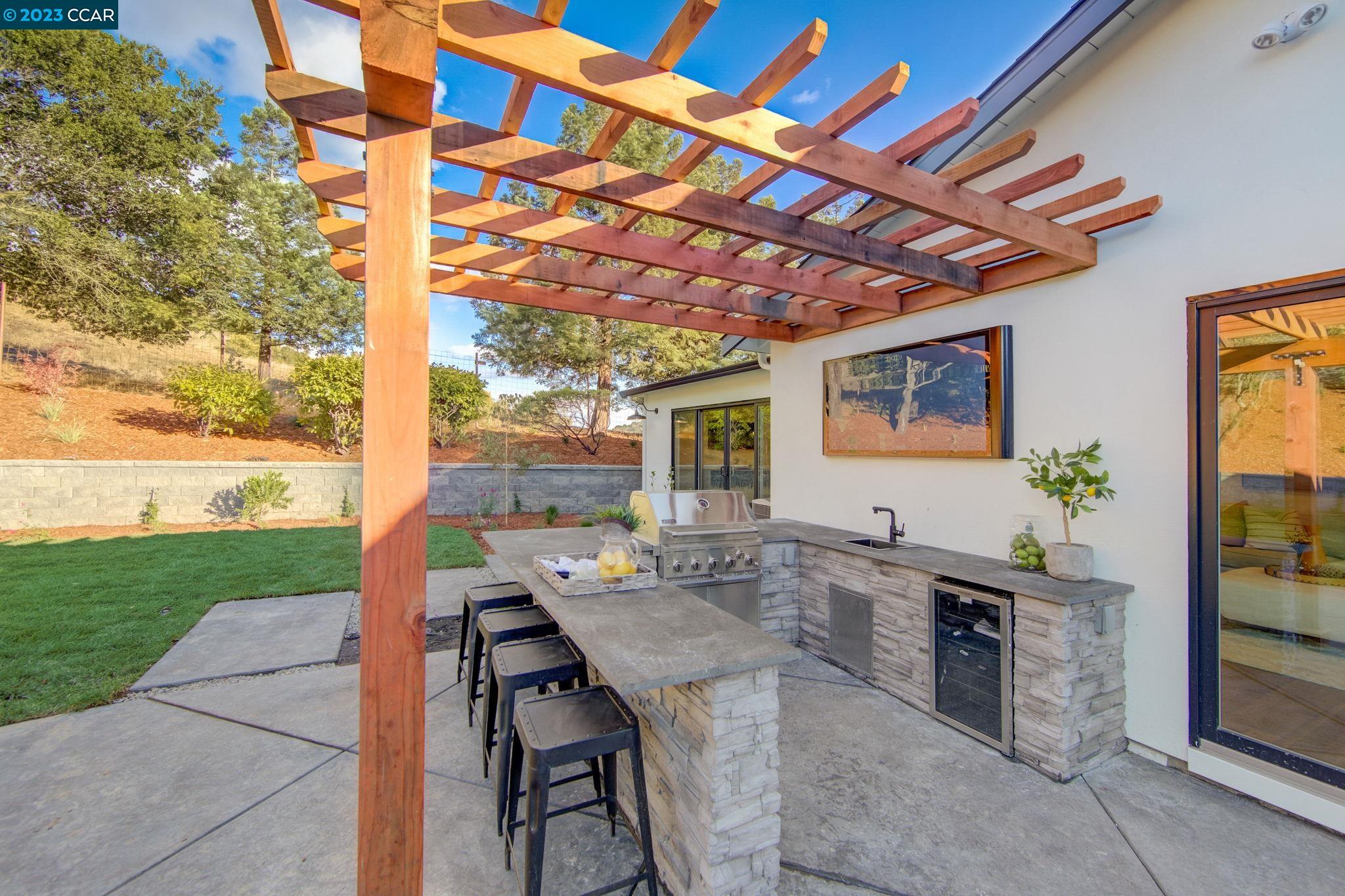 7 Bel Air Dr