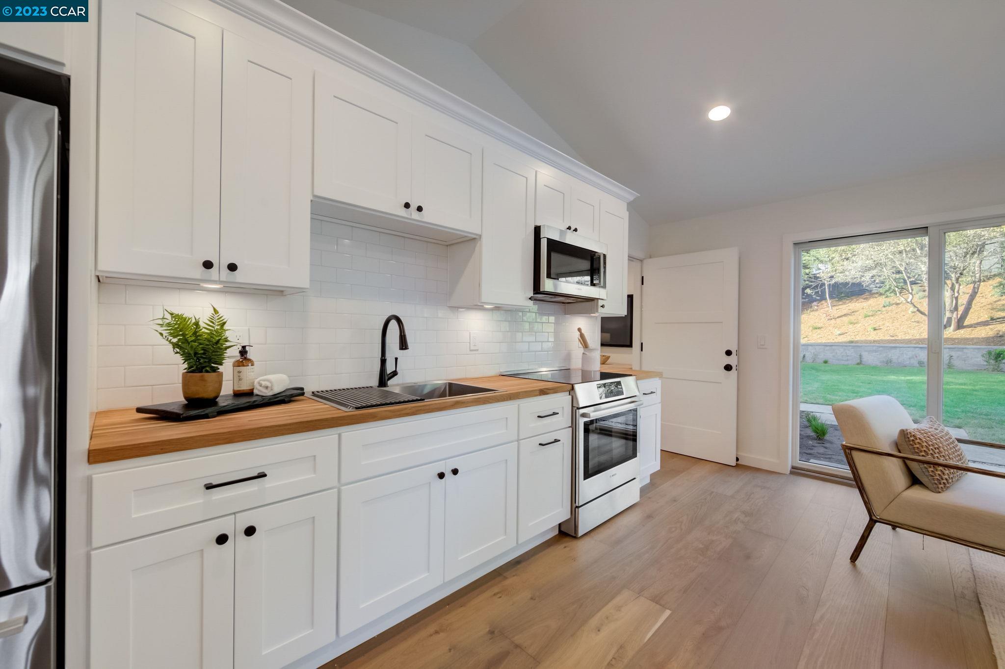 7 Bel Air Dr