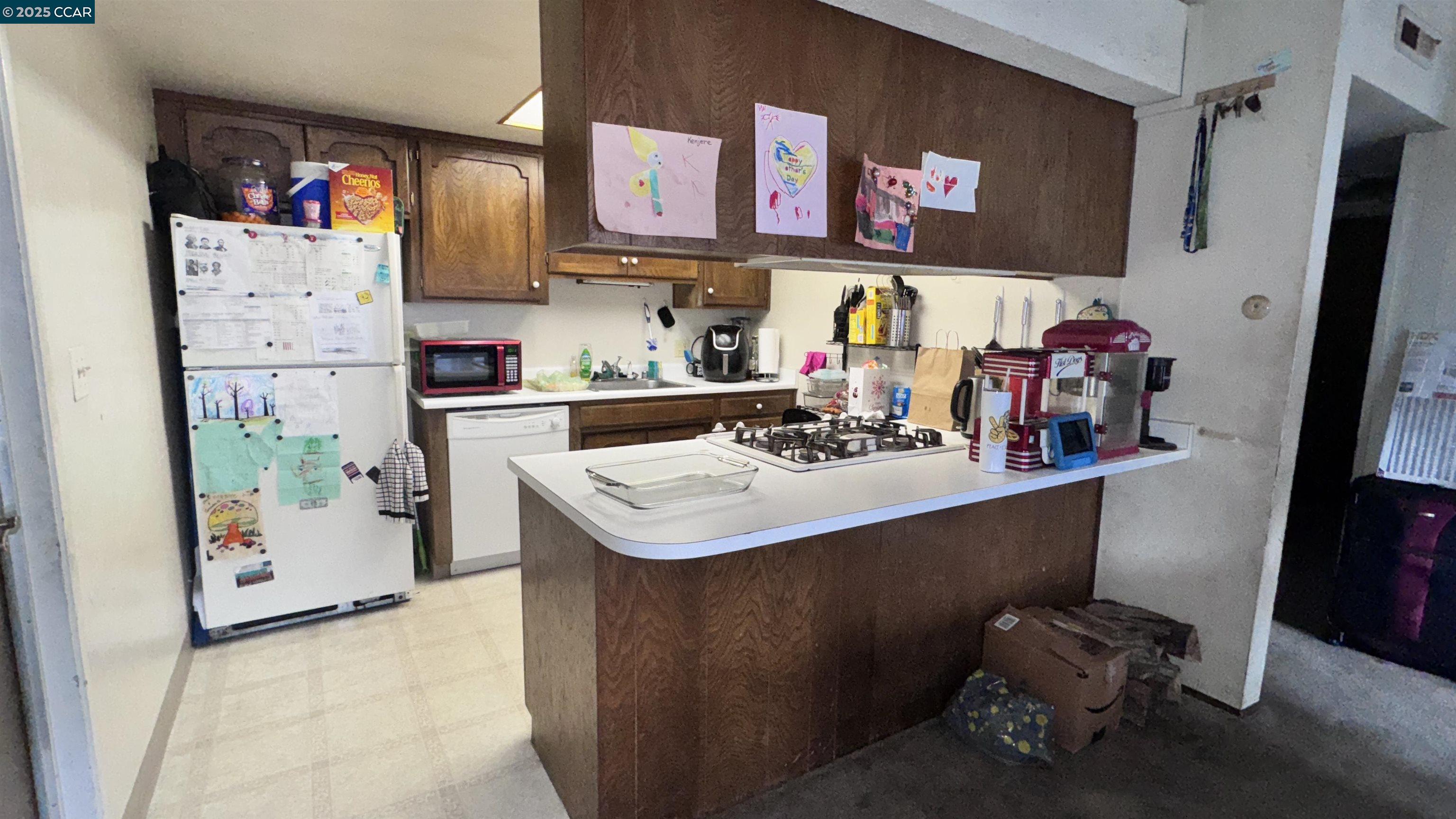 1049 Clinton Rd