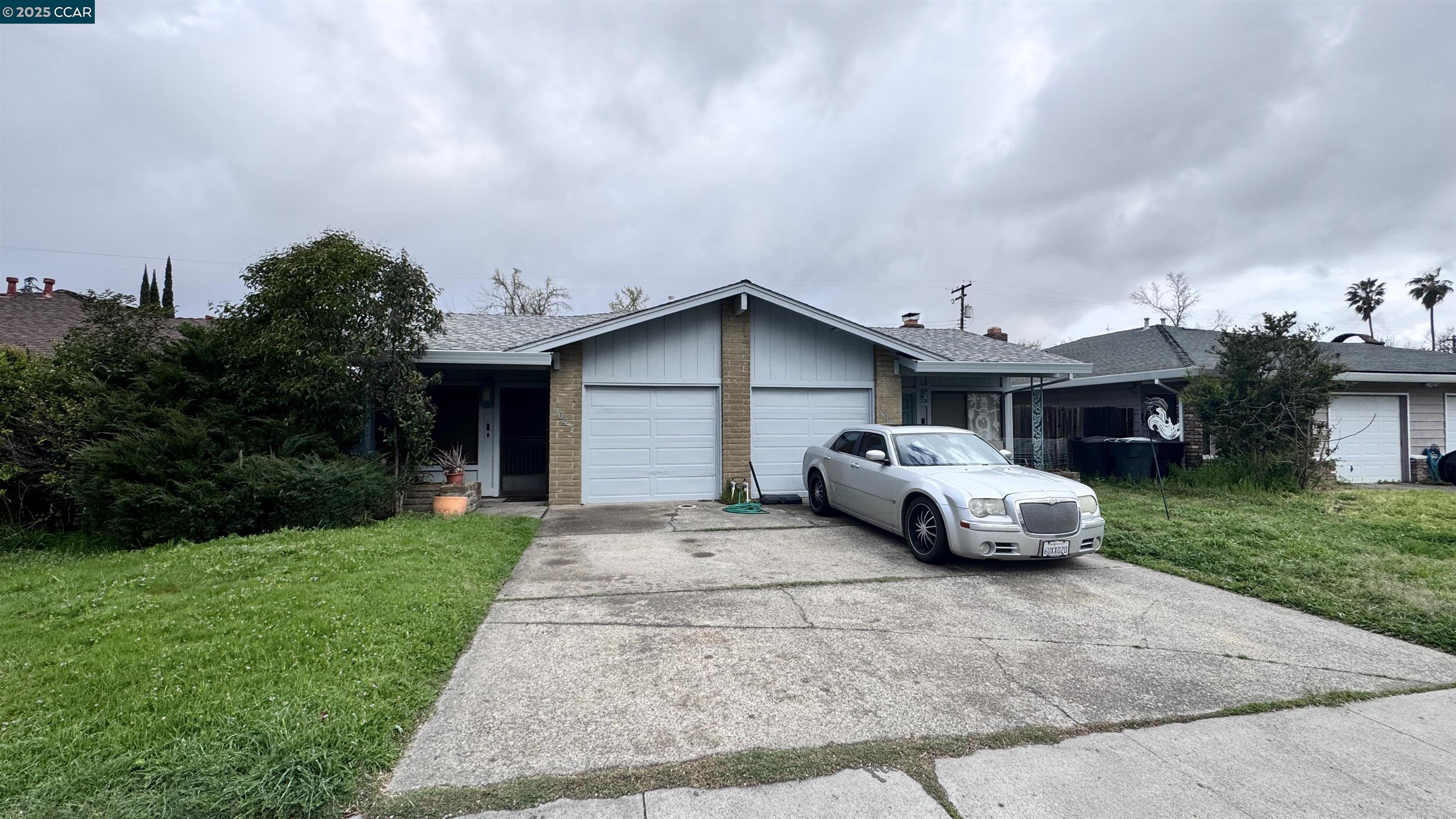 1049 Clinton Rd