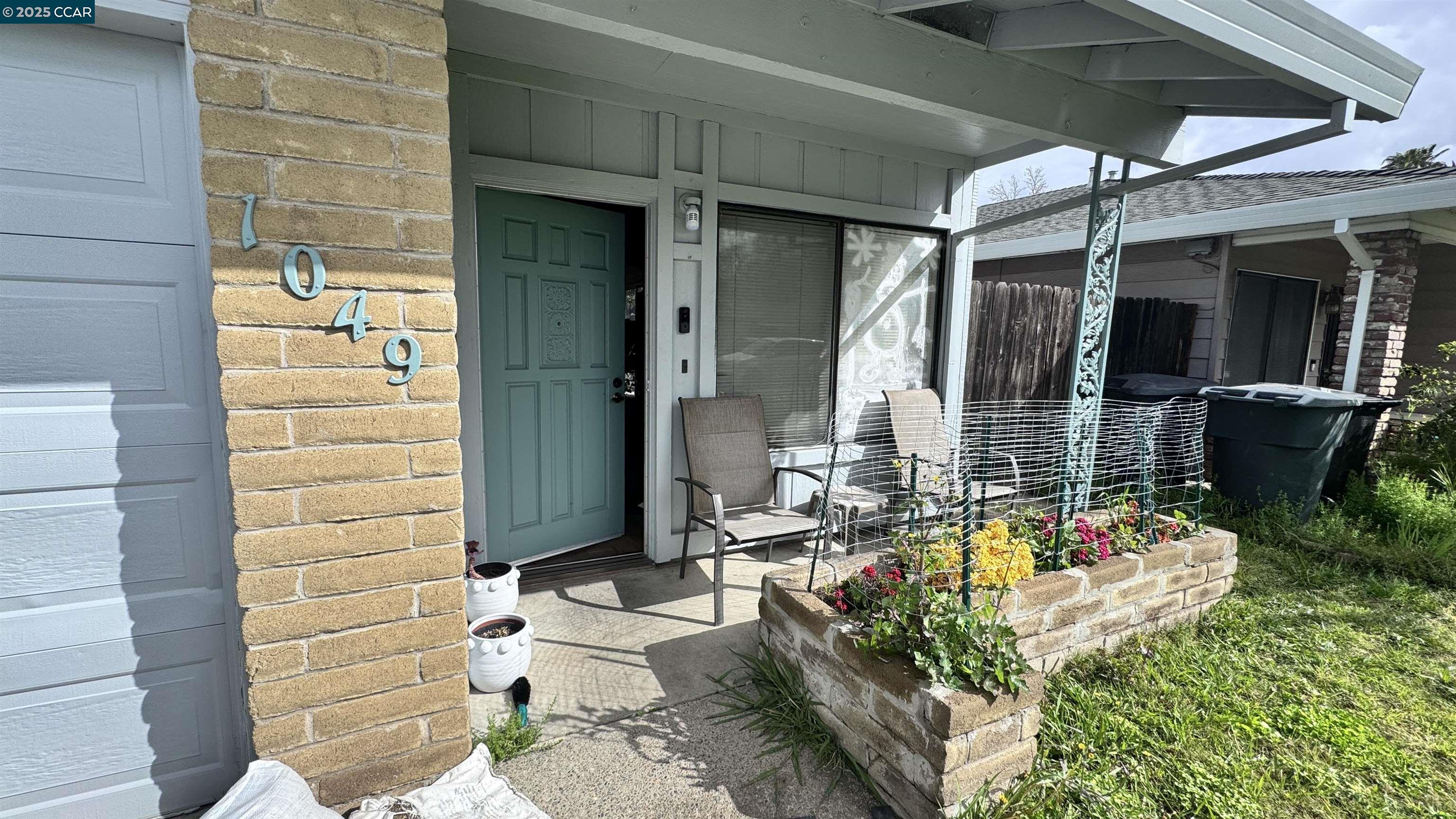 1049 Clinton Rd