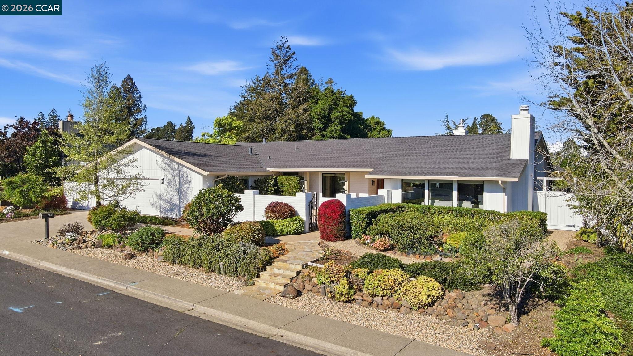 285 Claudia Ct