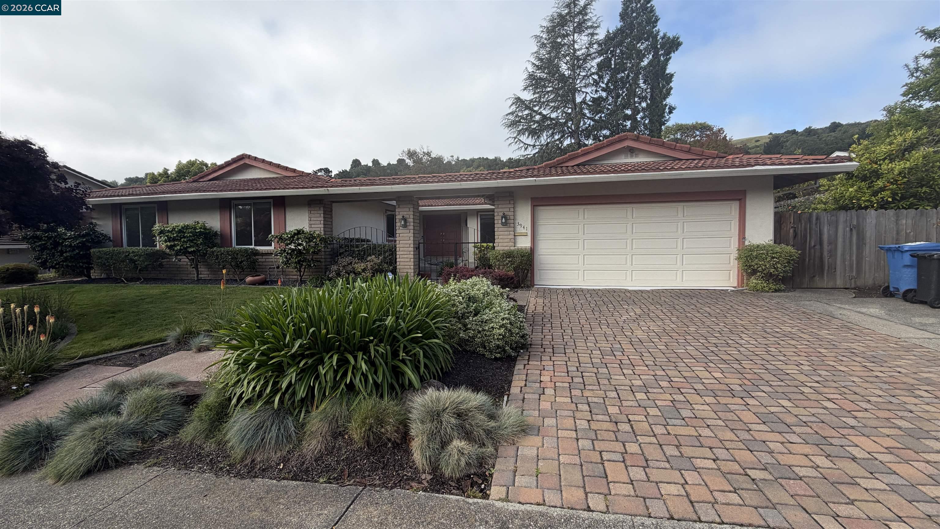 3941 Campolindo Dr
