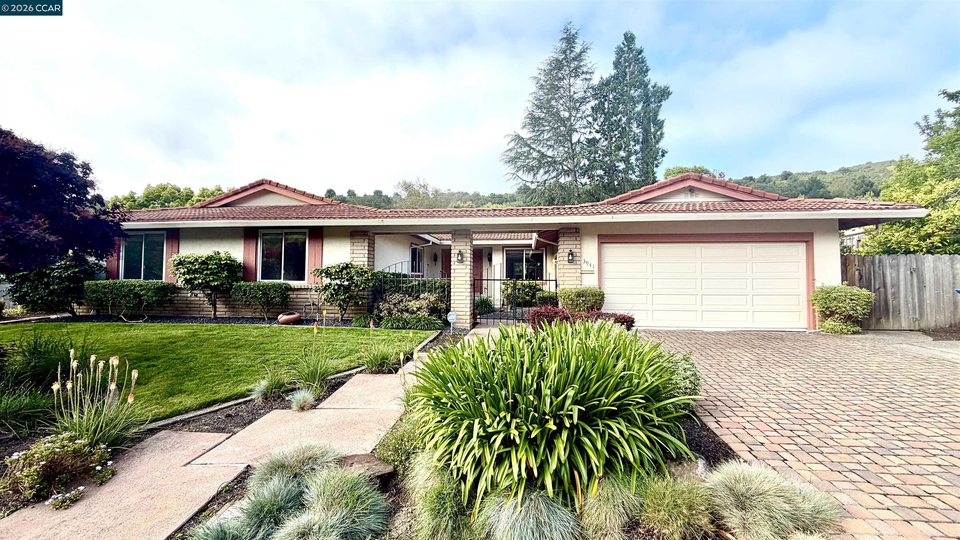 3941 Campolindo Dr