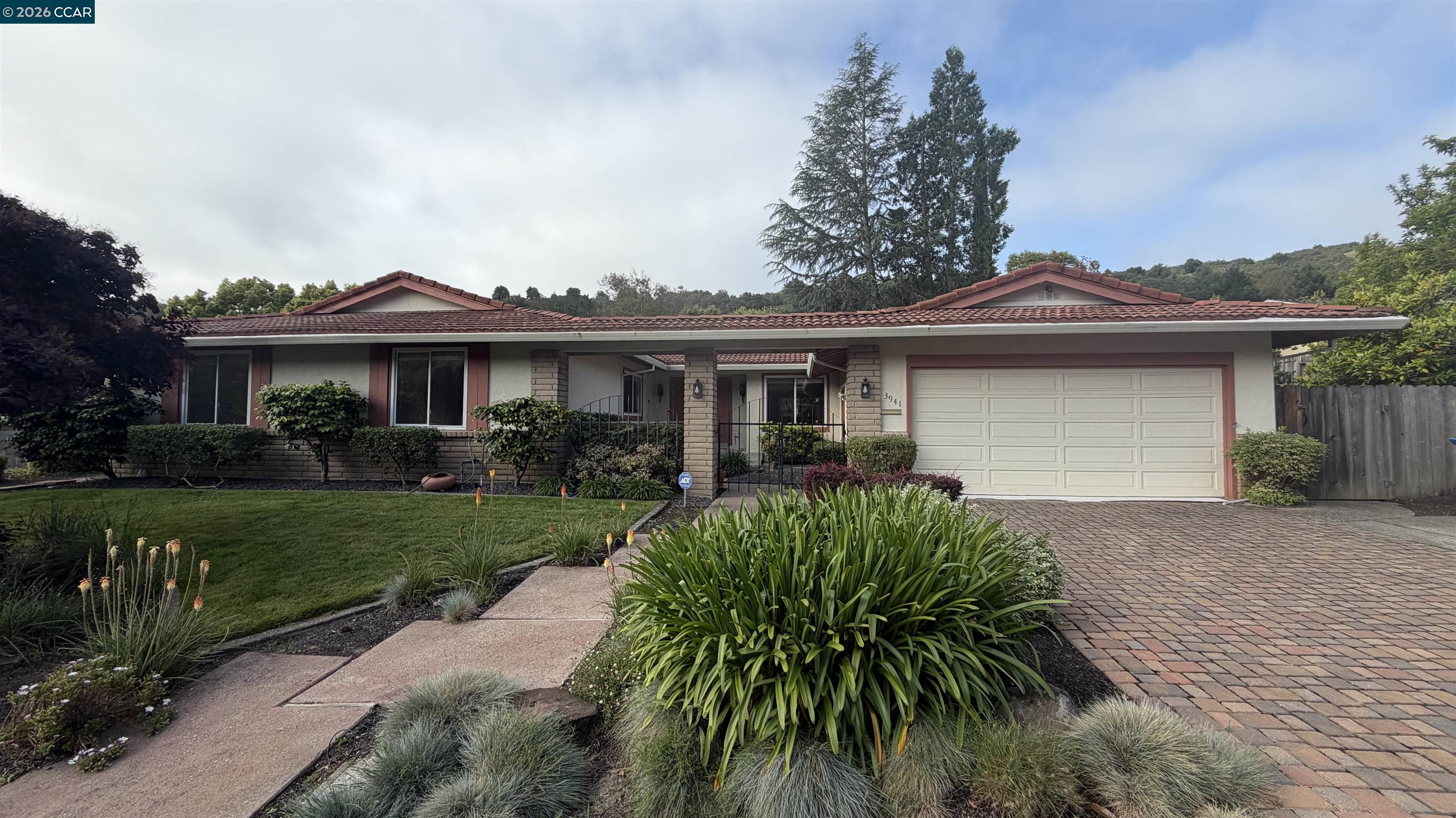3941 Campolindo Dr