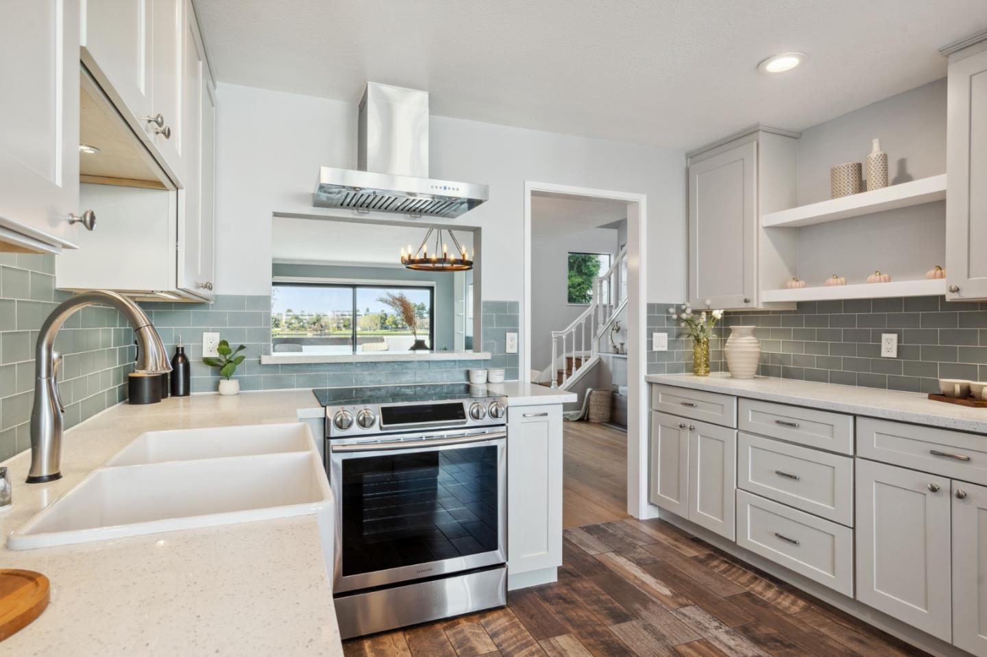 881 Balboa LN