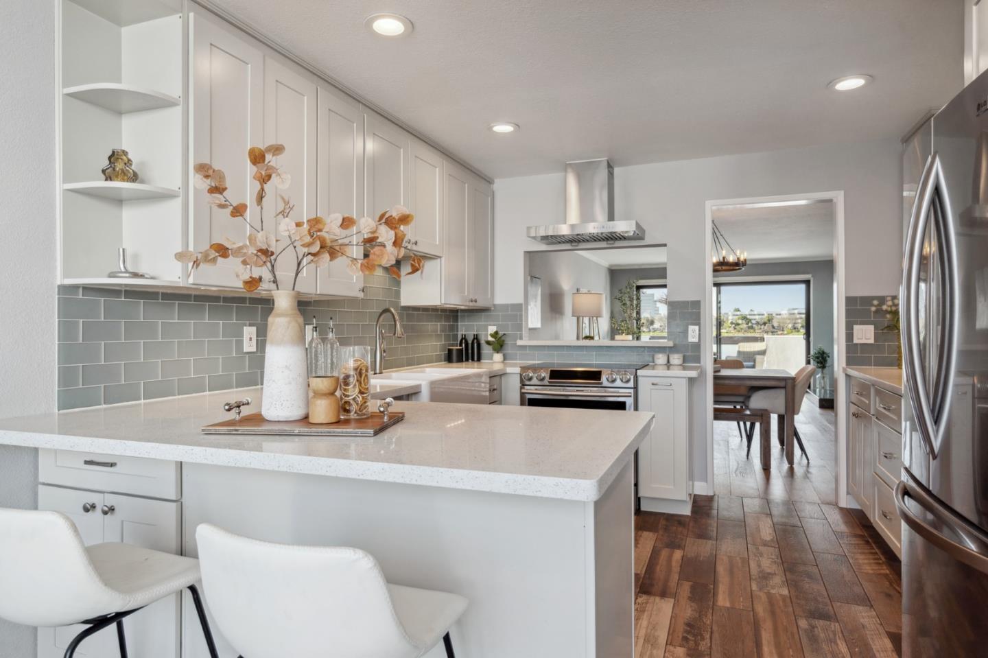881 Balboa LN