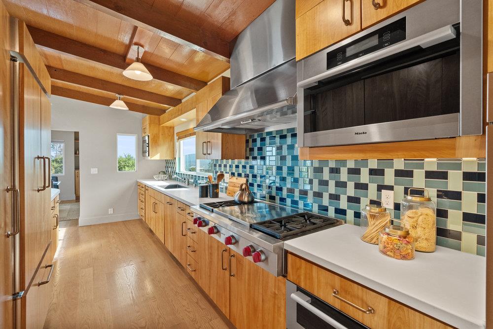 975 Buckland AVE