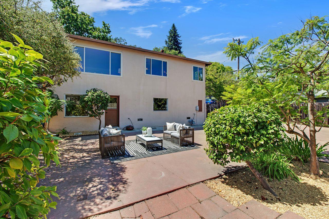 1623 Cordilleras Avenue