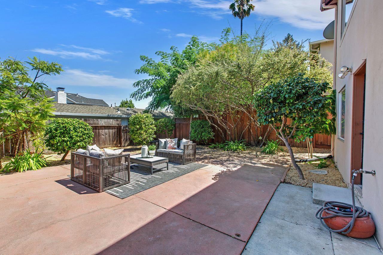 1623 Cordilleras Avenue