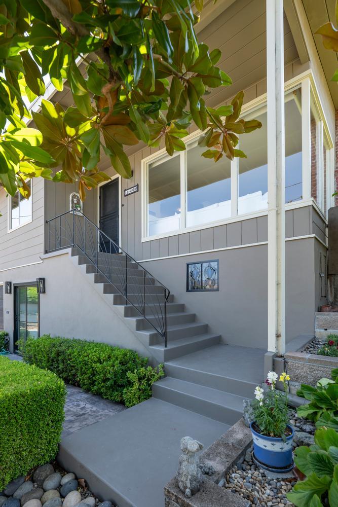 1600 SUNNYSLOPE AVE