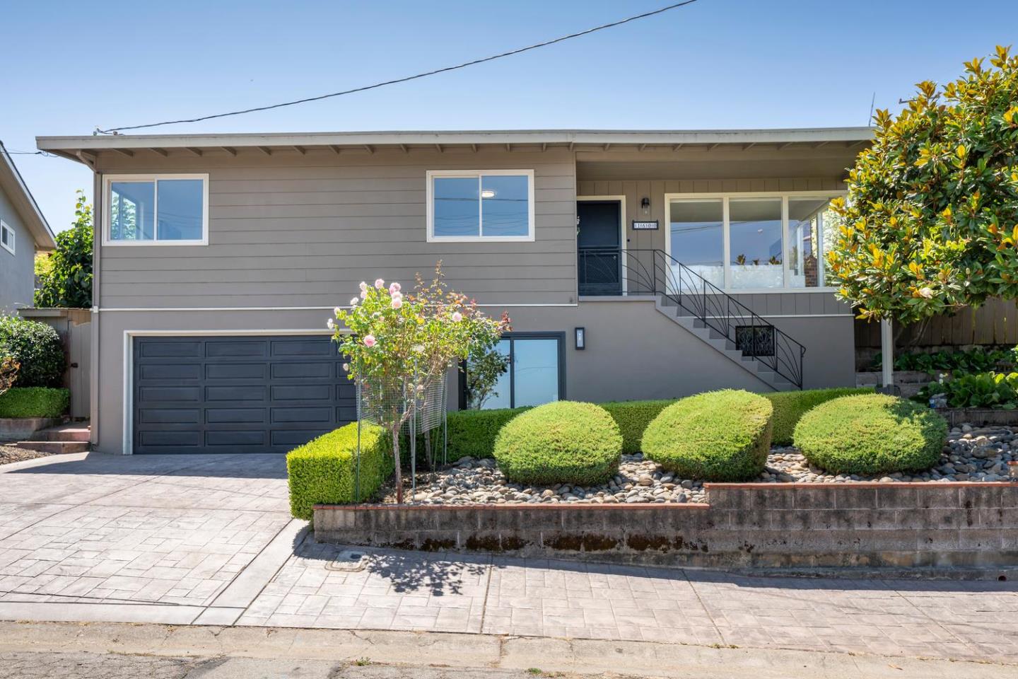 1600 SUNNYSLOPE AVE