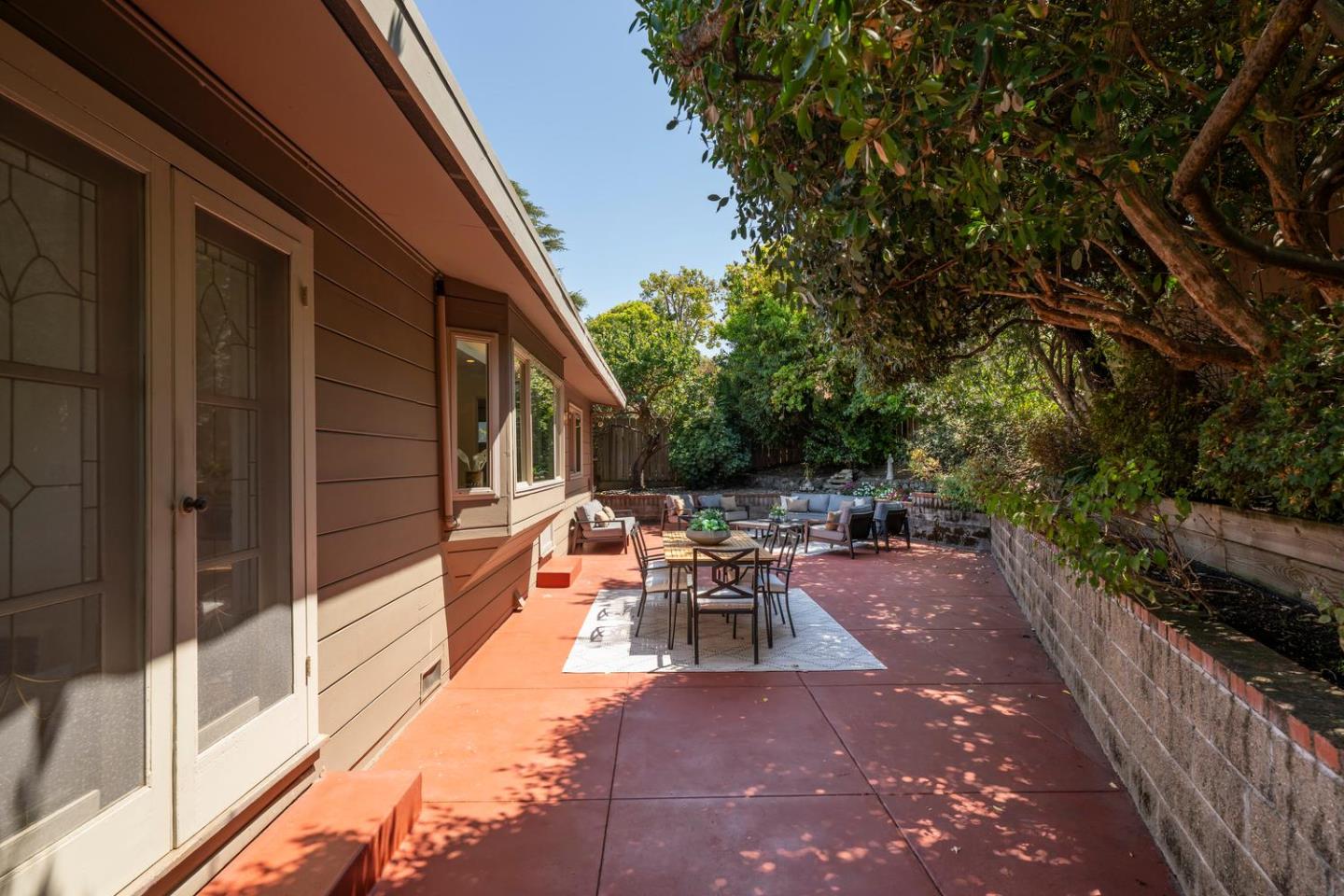 1600 SUNNYSLOPE AVE