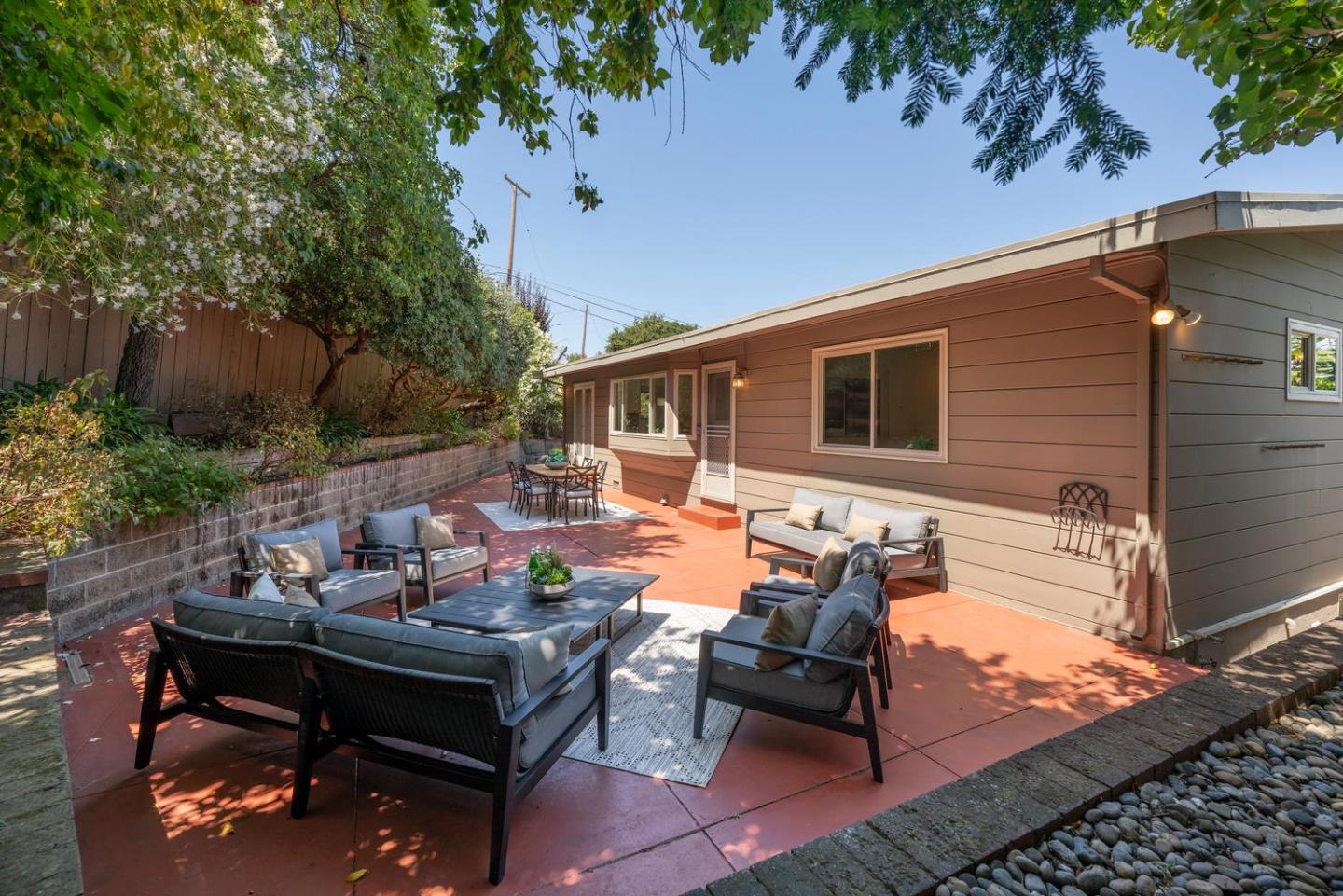 1600 SUNNYSLOPE AVE