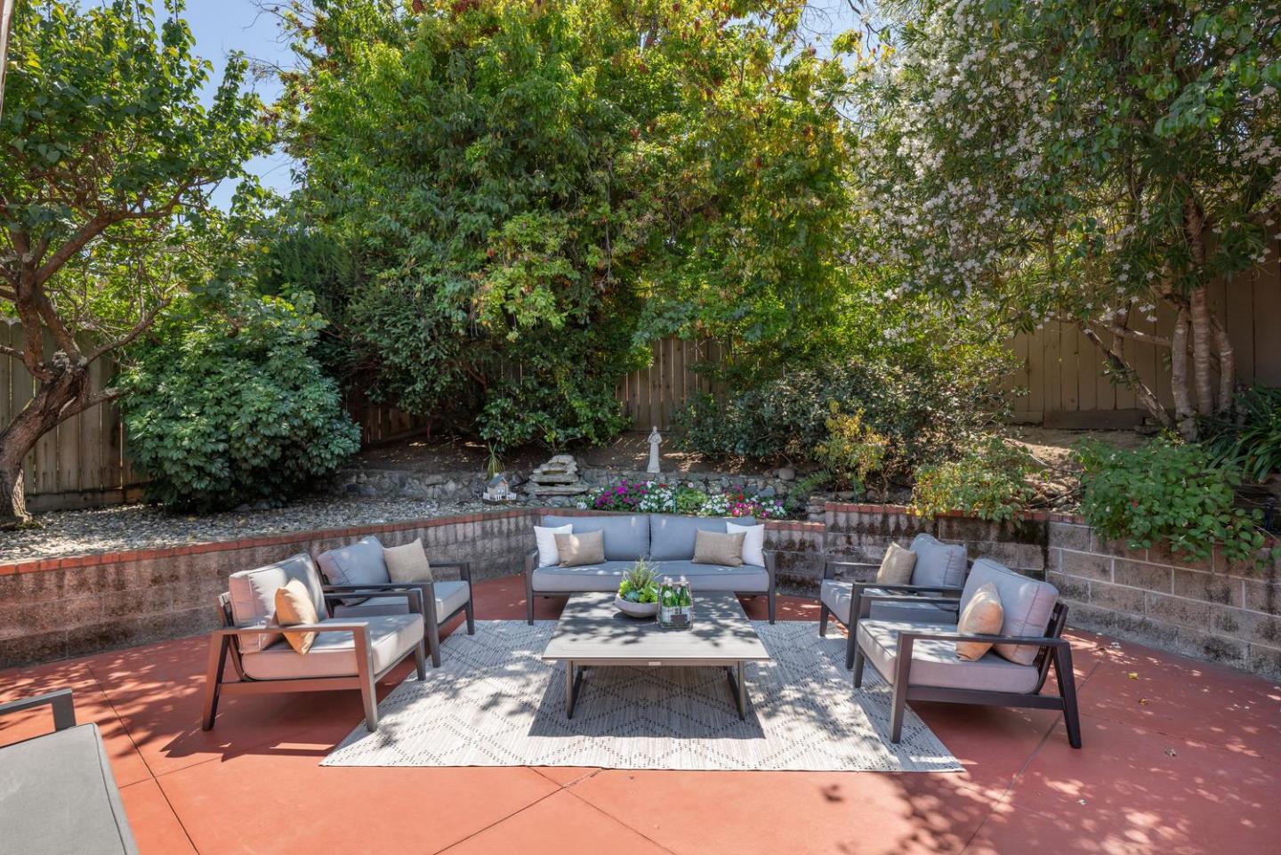1600 SUNNYSLOPE AVE