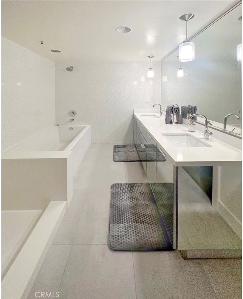 482 S Arroyo Parkway 503