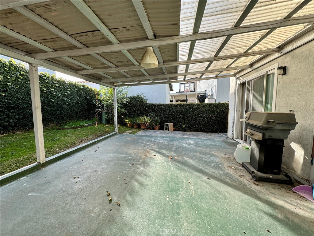1216 W 222nd Street