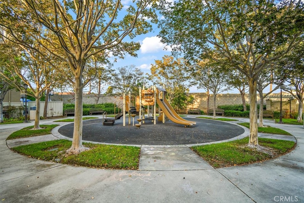1800 Oak Street 200